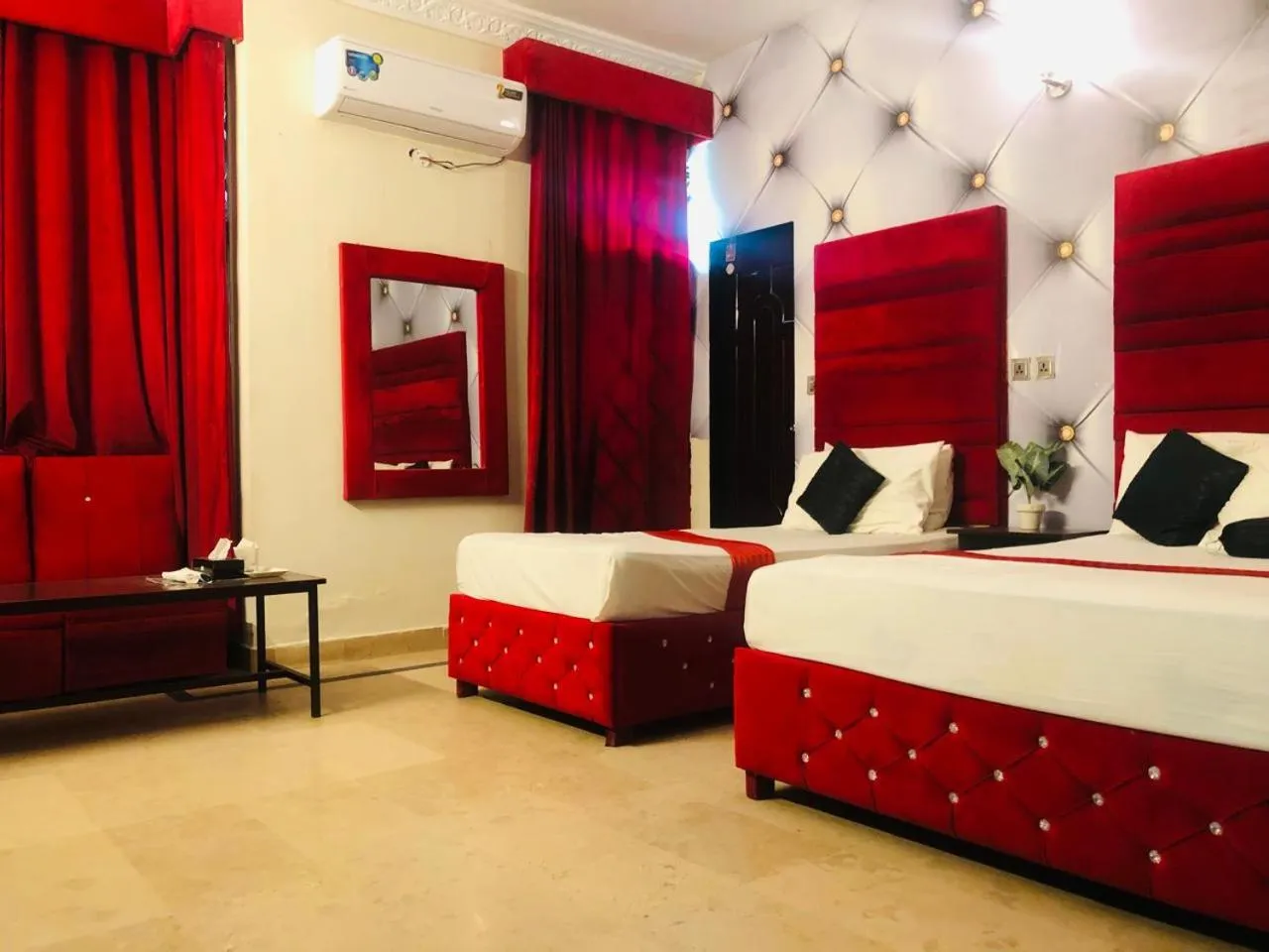 Photo of the whole room, Bed in Hotel Royal Grand