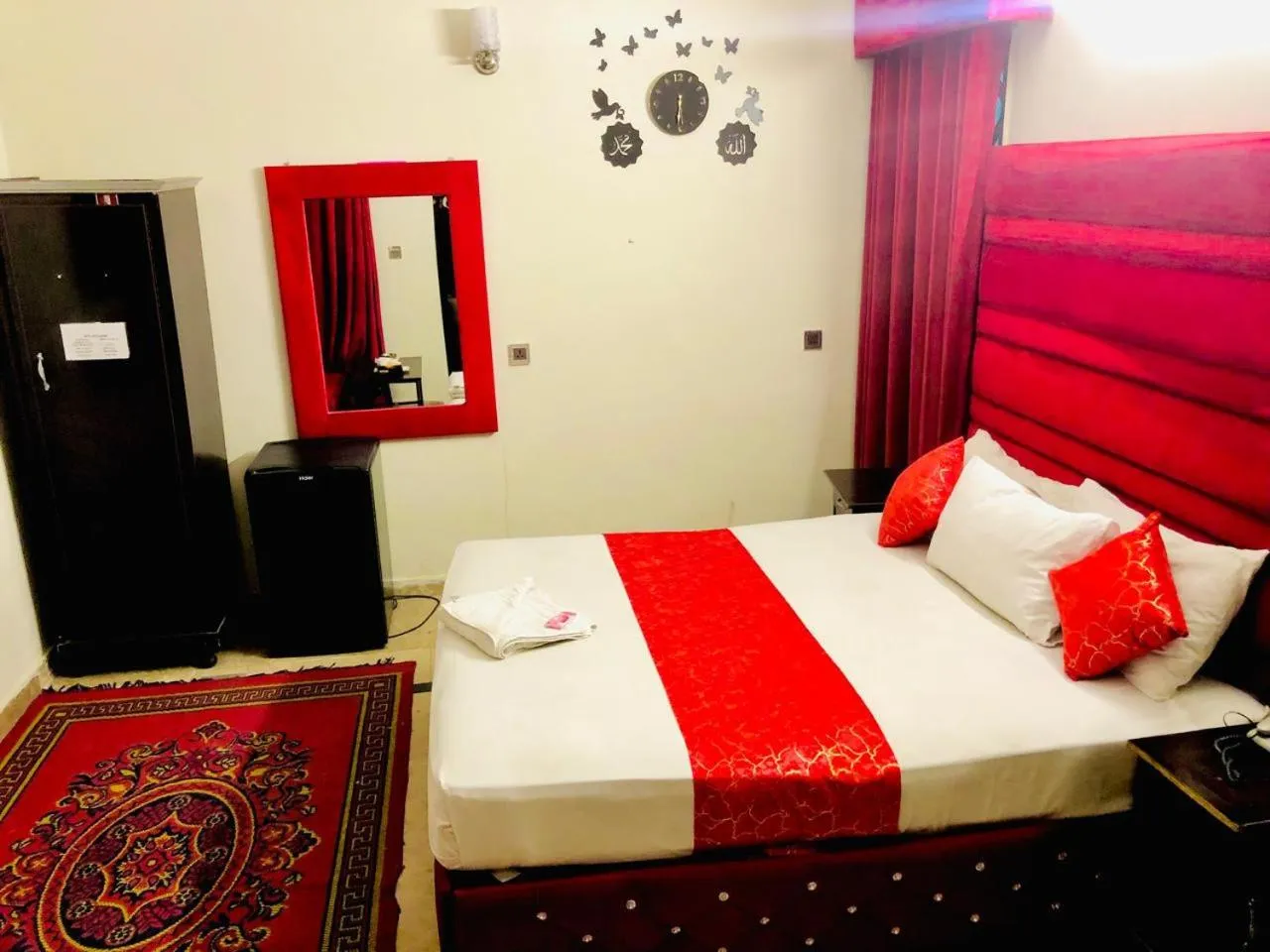 Bed in Hotel Royal Grand