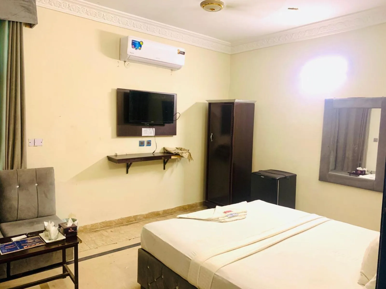 TV and multimedia, Bed in Hotel Royal Grand