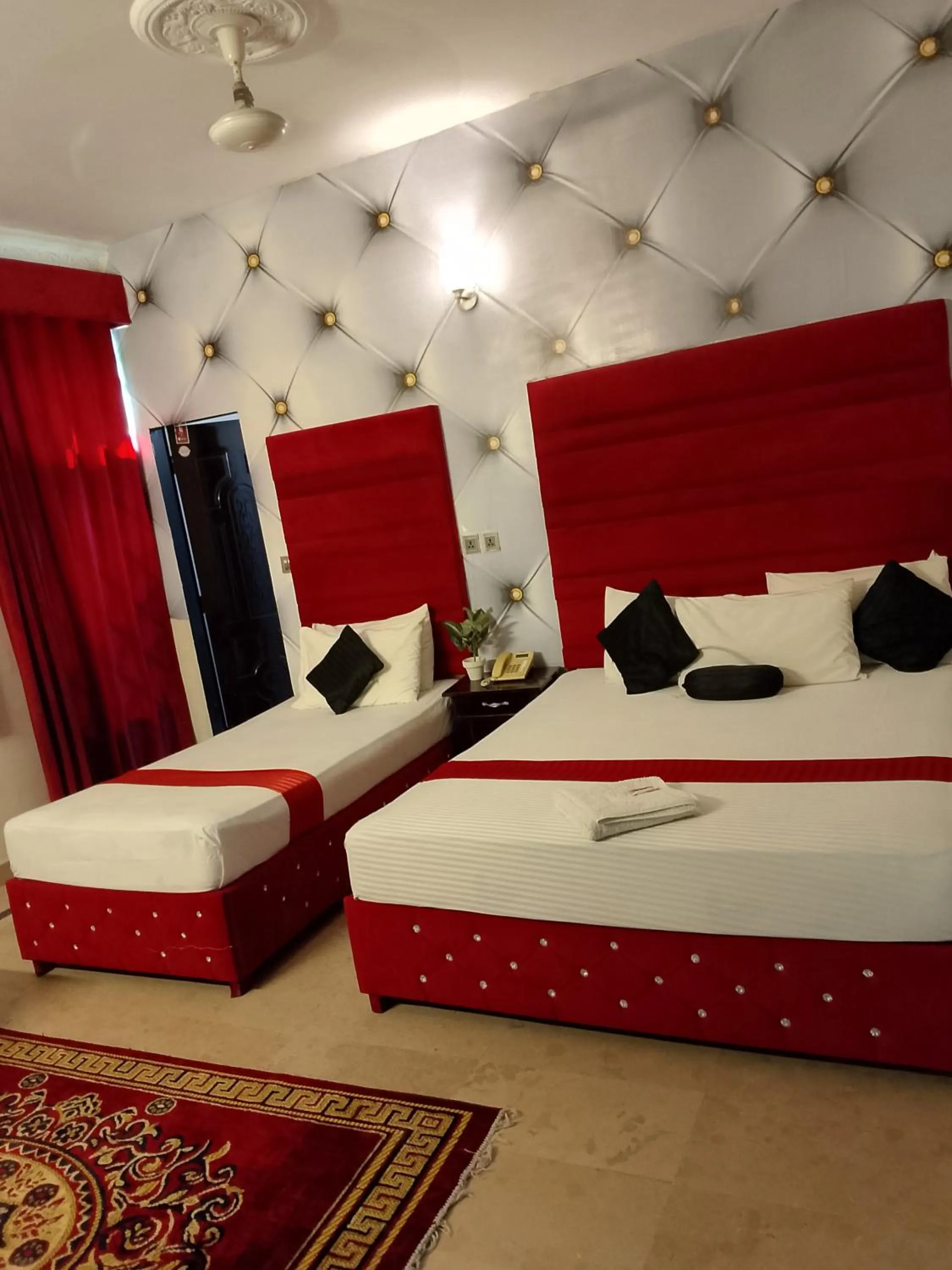 Photo of the whole room, Bed in Hotel Royal Grand