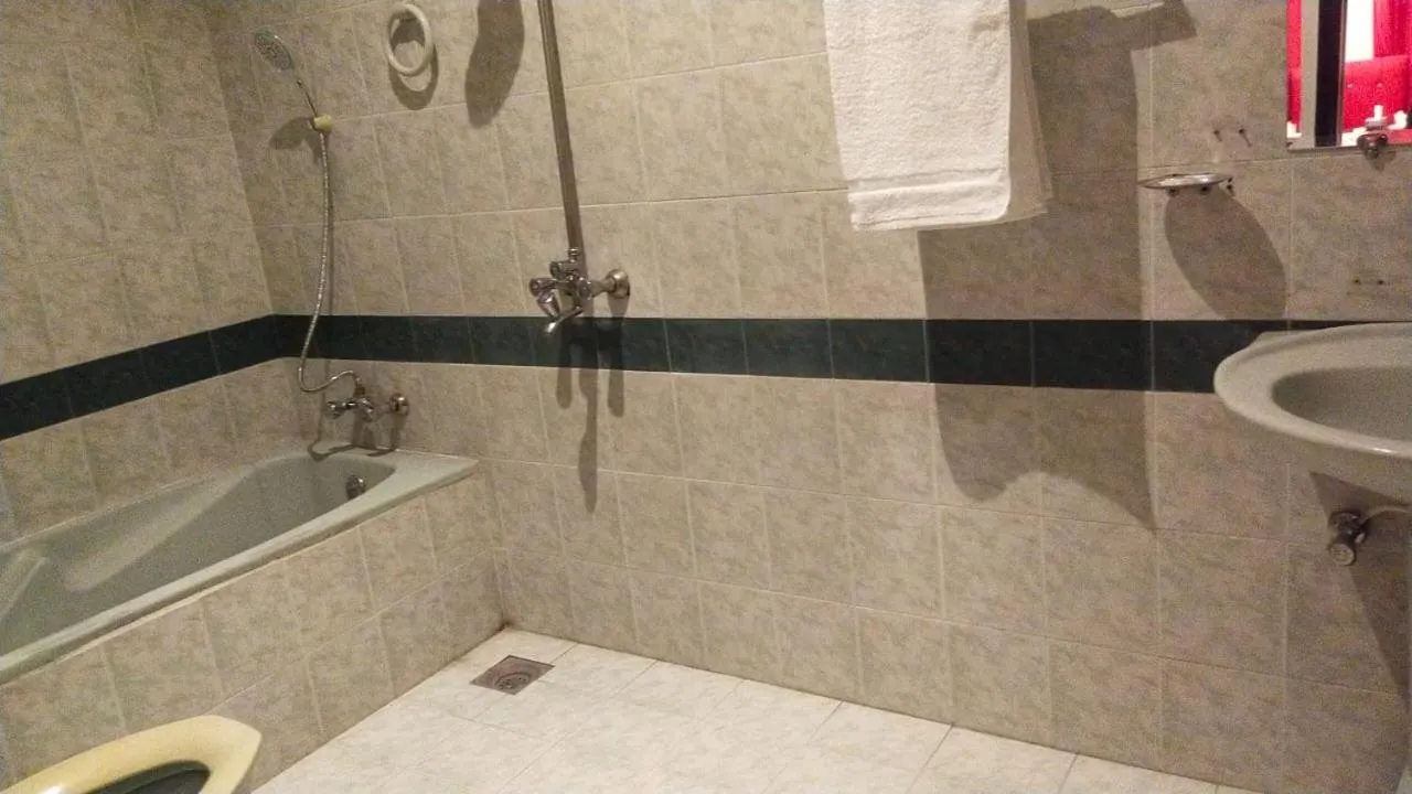 Shower in Hotel Royal Grand