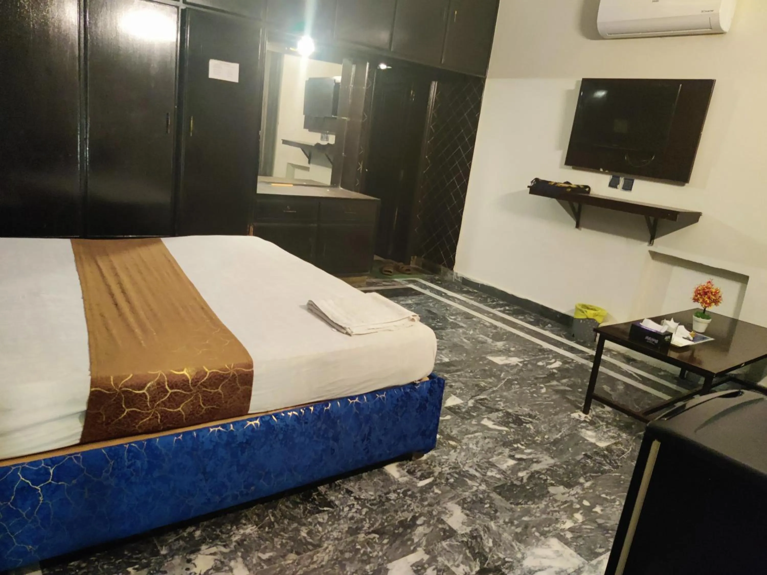 Bed in Hotel Royal Grand