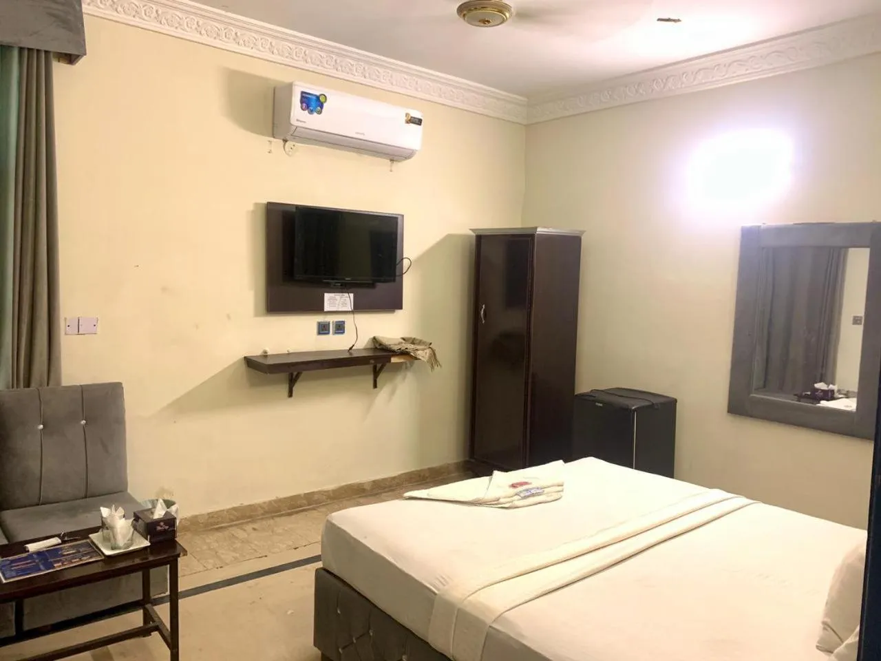 TV and multimedia, Bed in Hotel Royal Grand