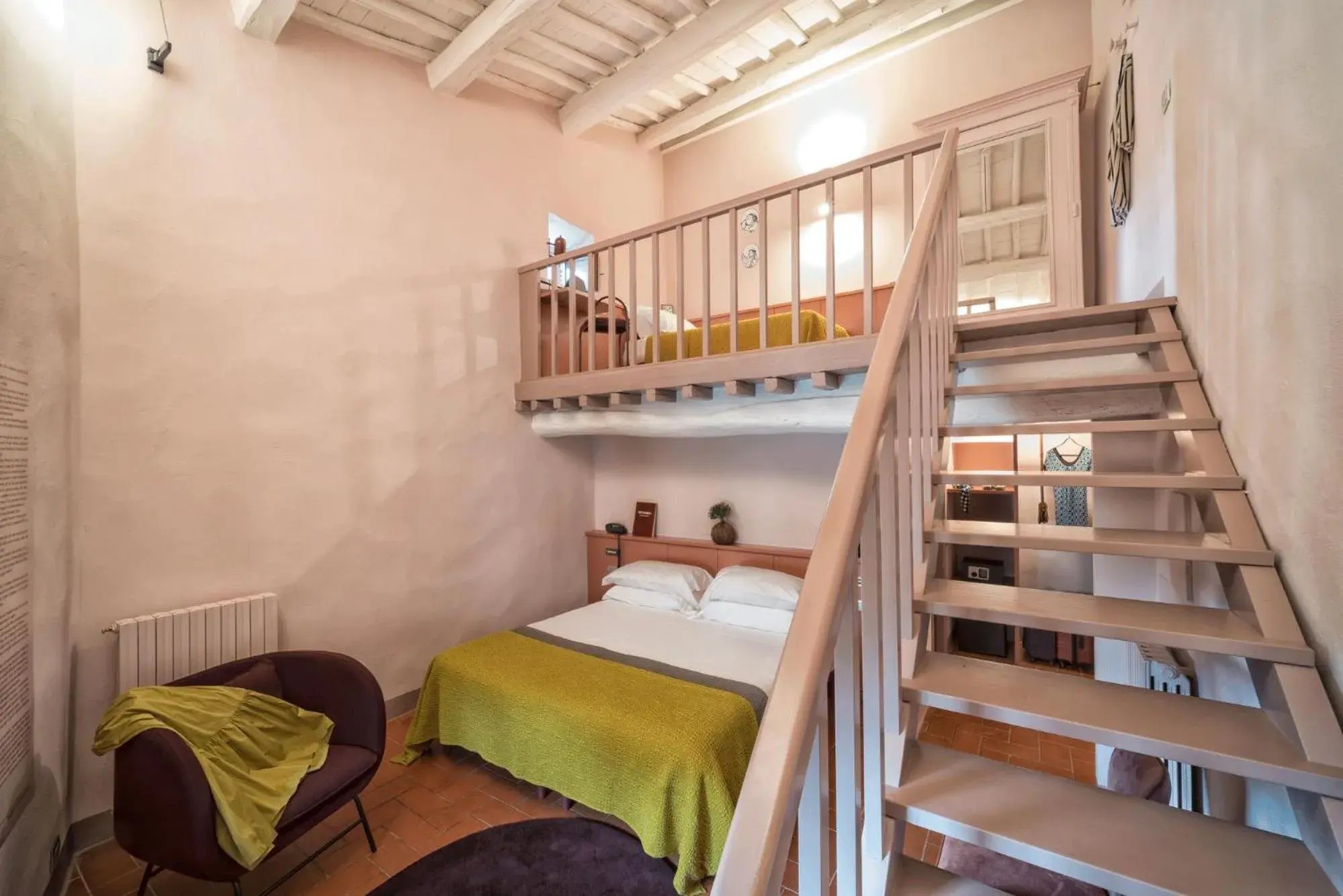 Bedroom, Bed in La Pensione di Vignamaggio Bedroom, Bed in La Pensione di Vignamaggio