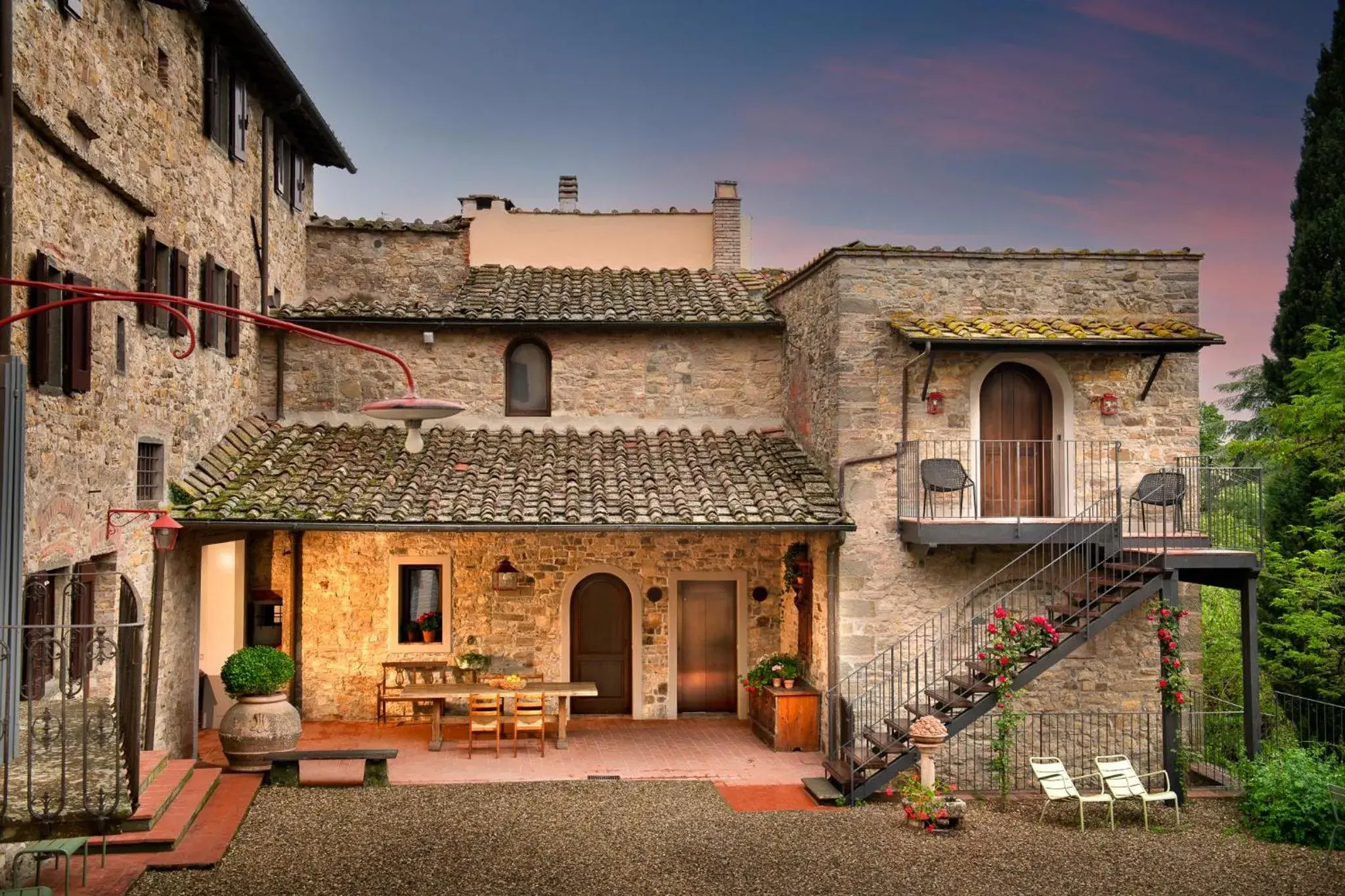 Inner courtyard view in La Pensione di Vignamaggio Inner courtyard view in La Pensione di Vignamaggio