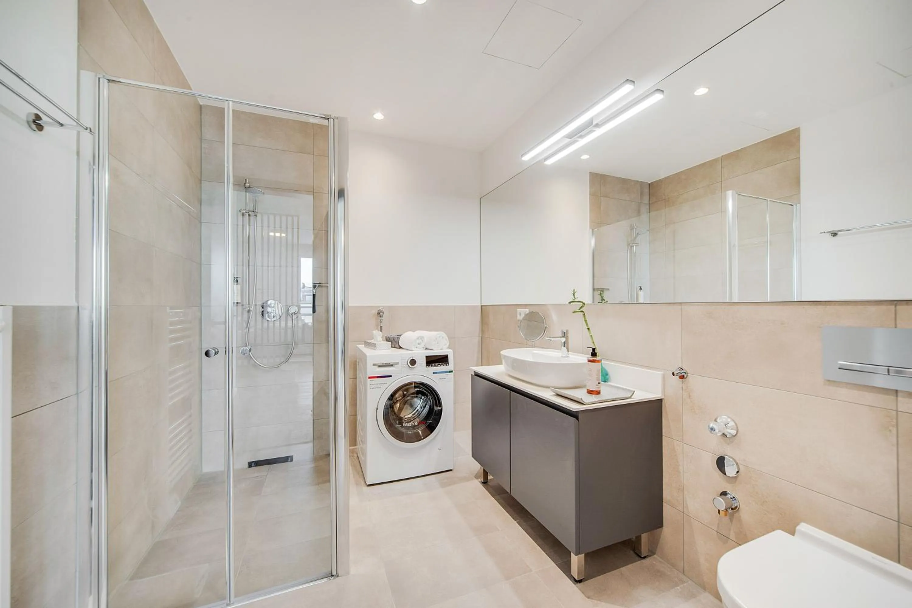 Bathroom in BRIGHT: Rosenheim Aicherpark