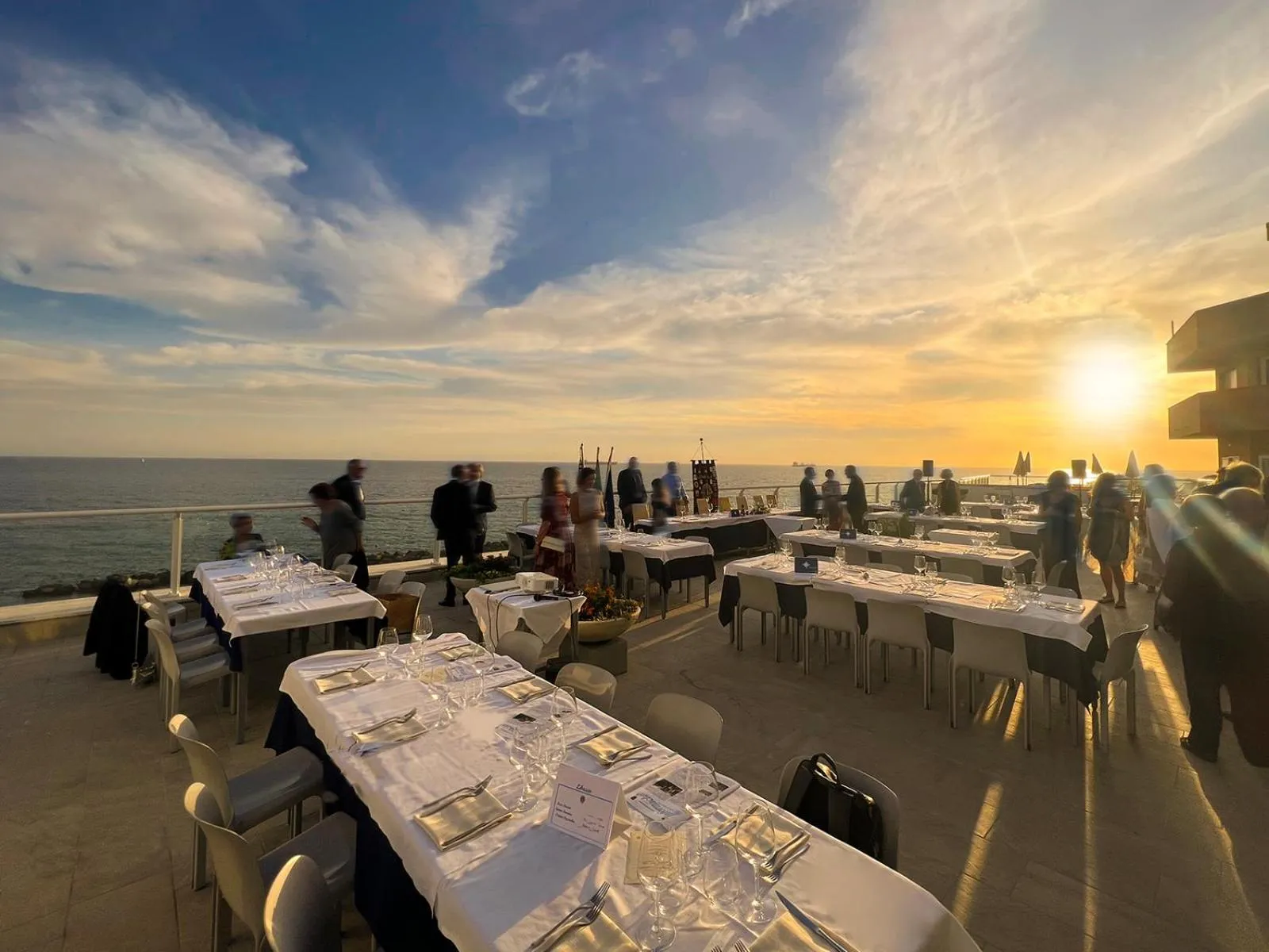 Restaurant/places to eat in Hotel Rex