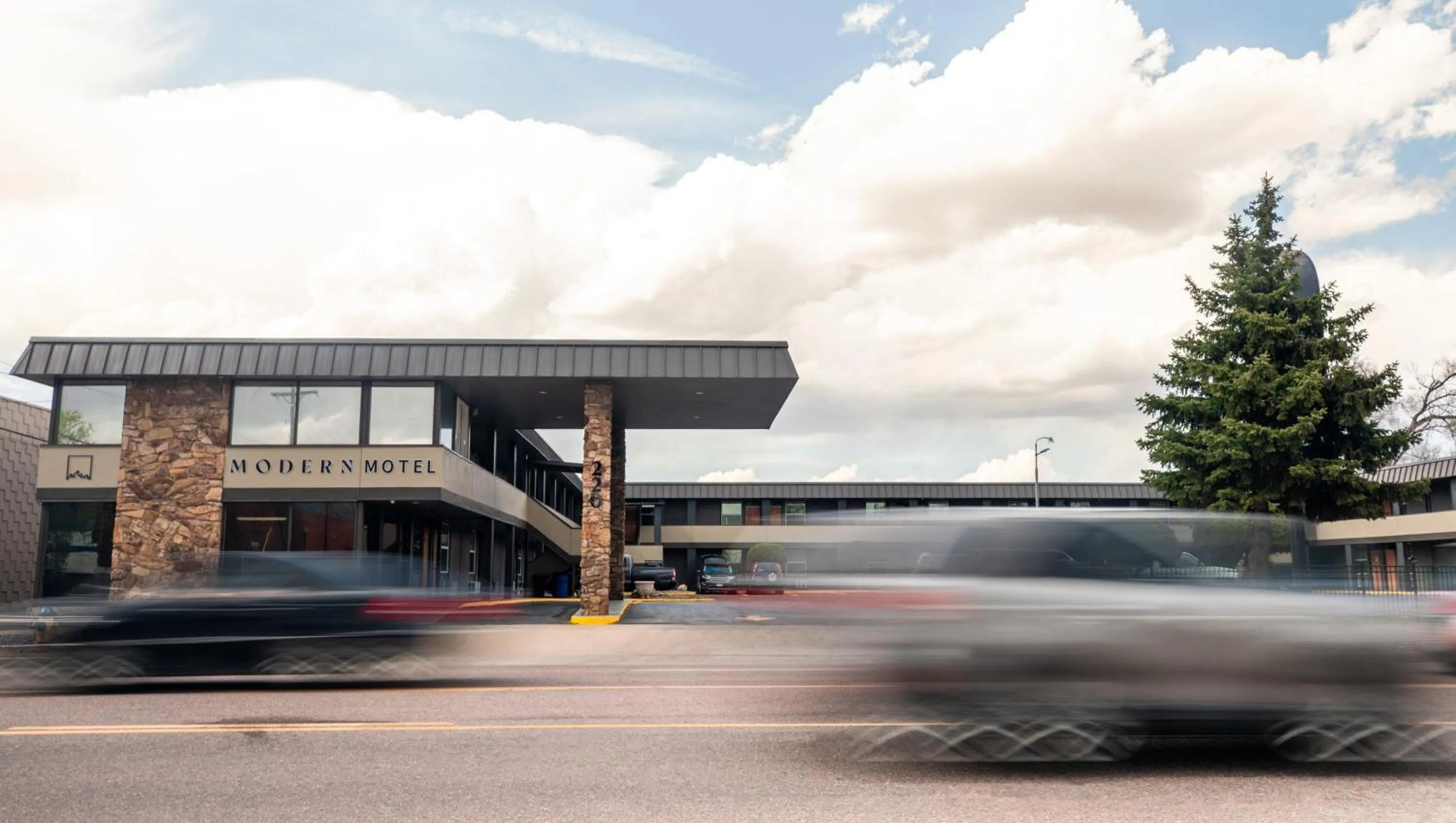 Facade/entrance in Modern Motel