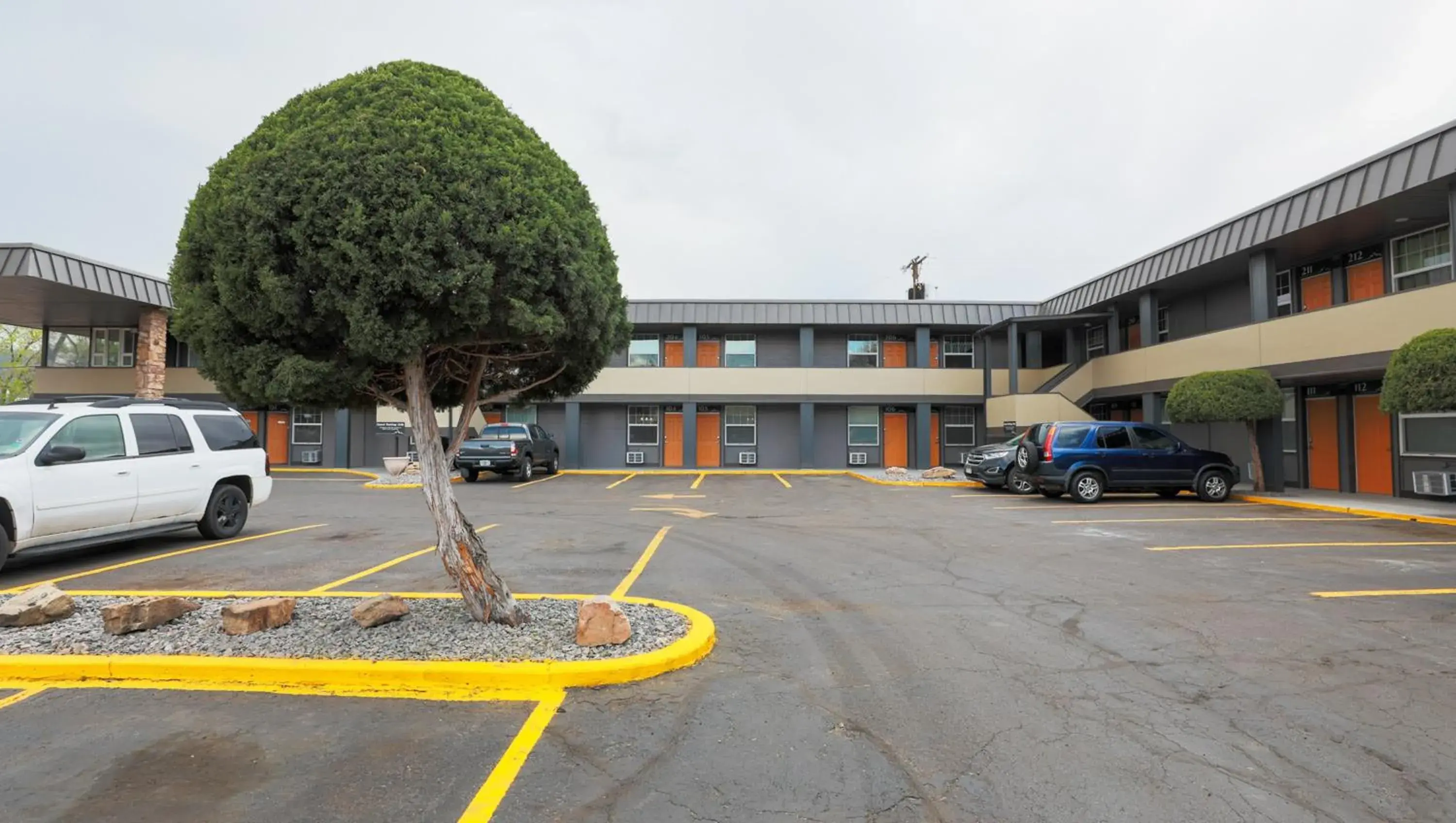 Property building in Modern Motel Property building in Modern Motel