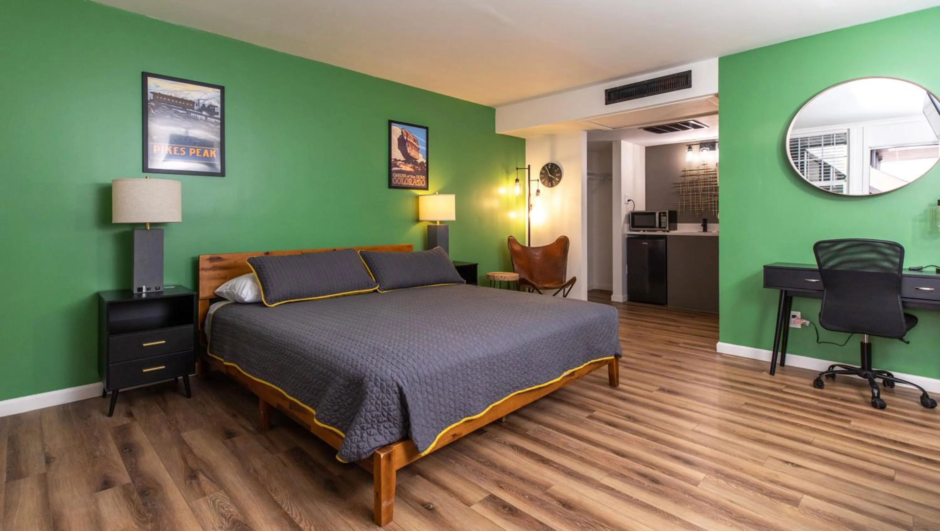 Photo of the whole room, Bed in Modern Motel