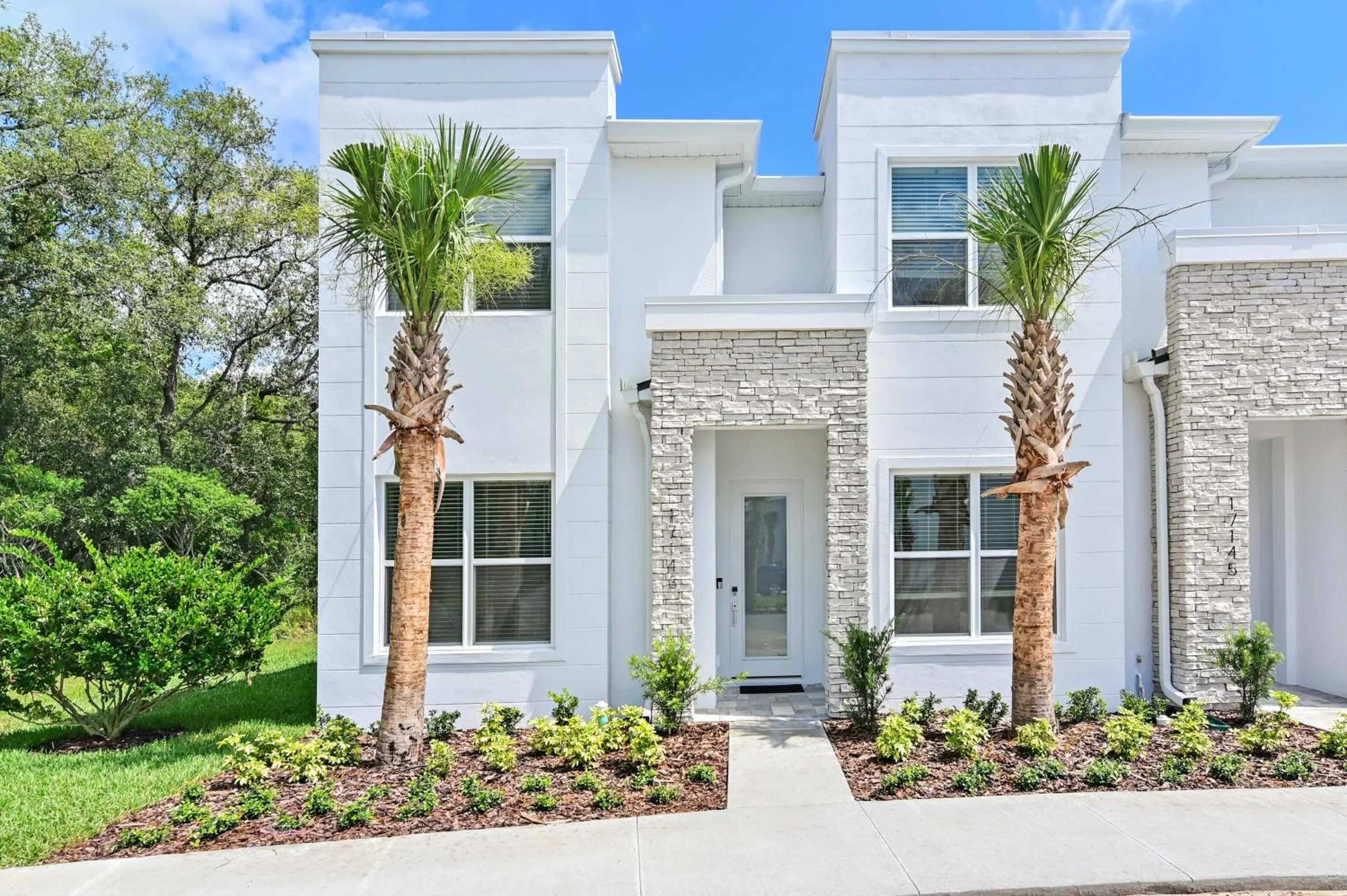 Facade/entrance in New Spacious & Tranquil Townhouse near Disney - 4BR, 3FB, and Pool