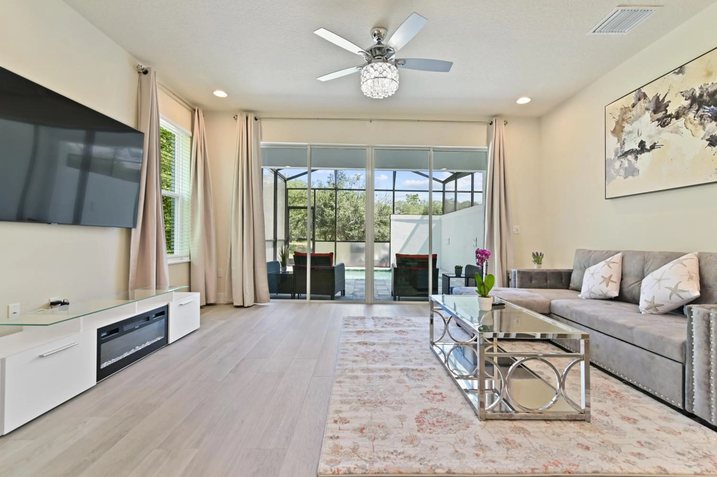 Living room in New Spacious & Tranquil Townhouse near Disney - 4BR, 3FB, and Pool