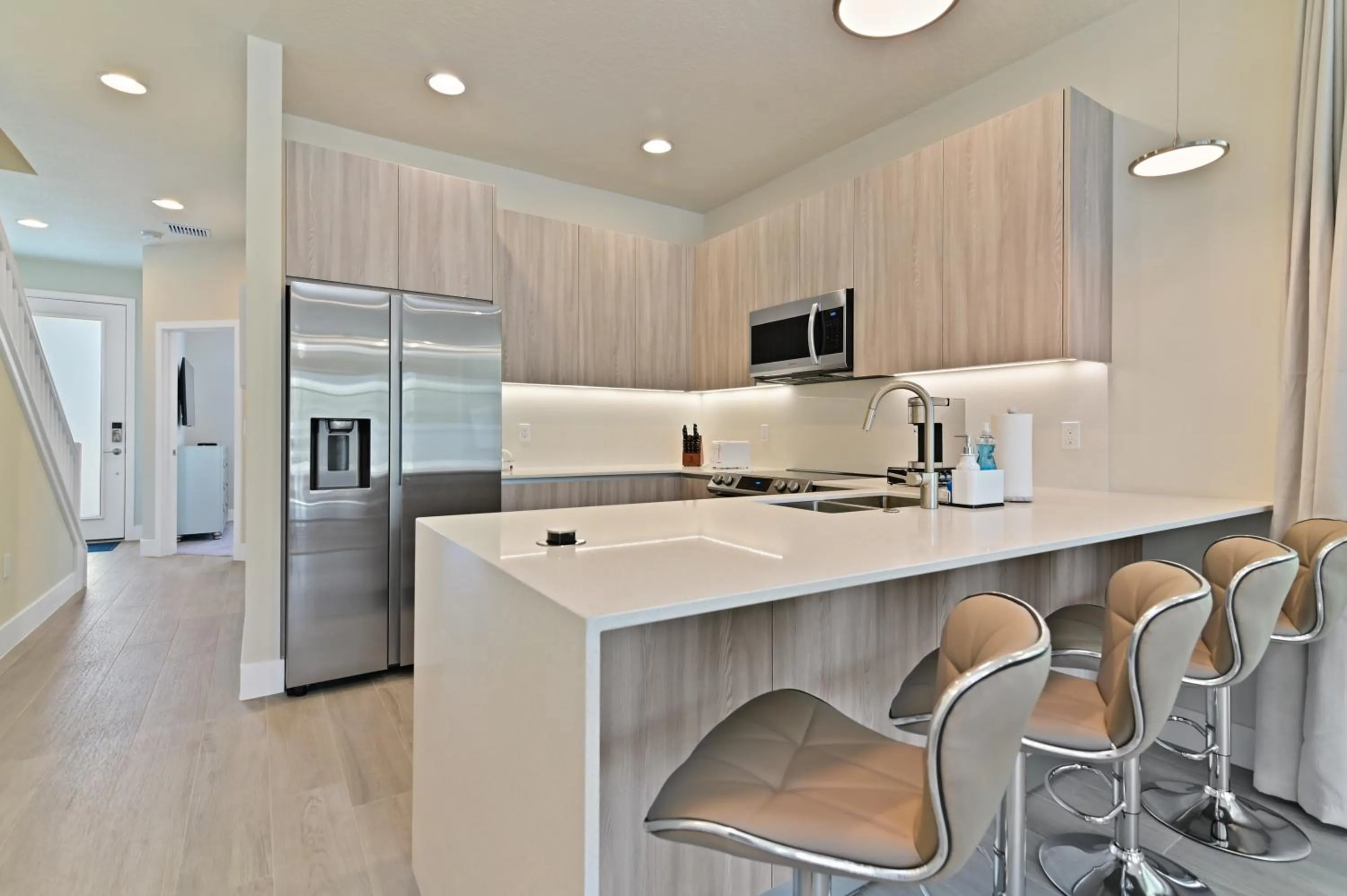 Kitchen or kitchenette in New Spacious & Tranquil Townhouse near Disney - 4BR, 3FB, and Pool