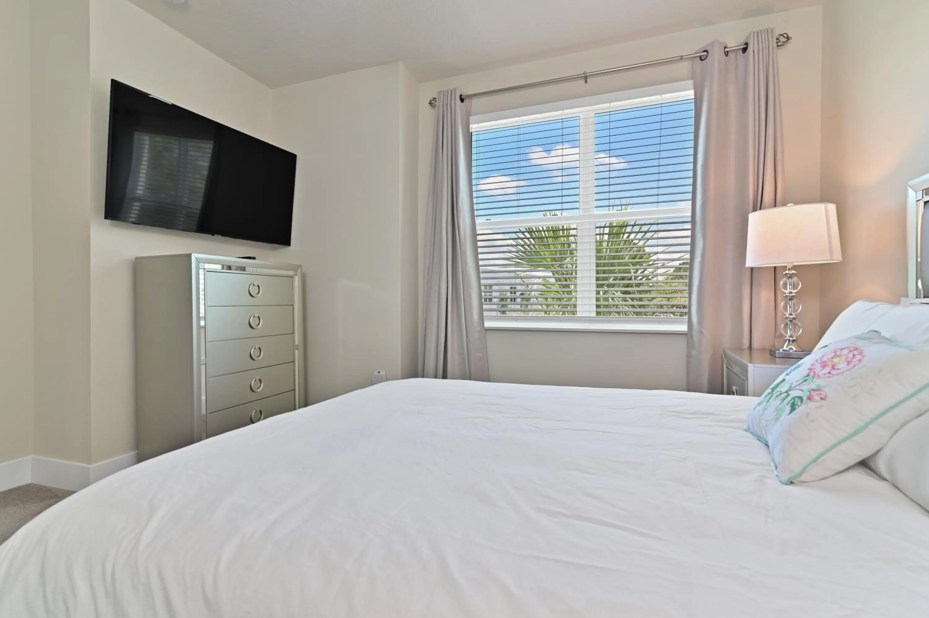 Bedroom, Bed in New Spacious & Tranquil Townhouse near Disney - 4BR, 3FB, and Pool