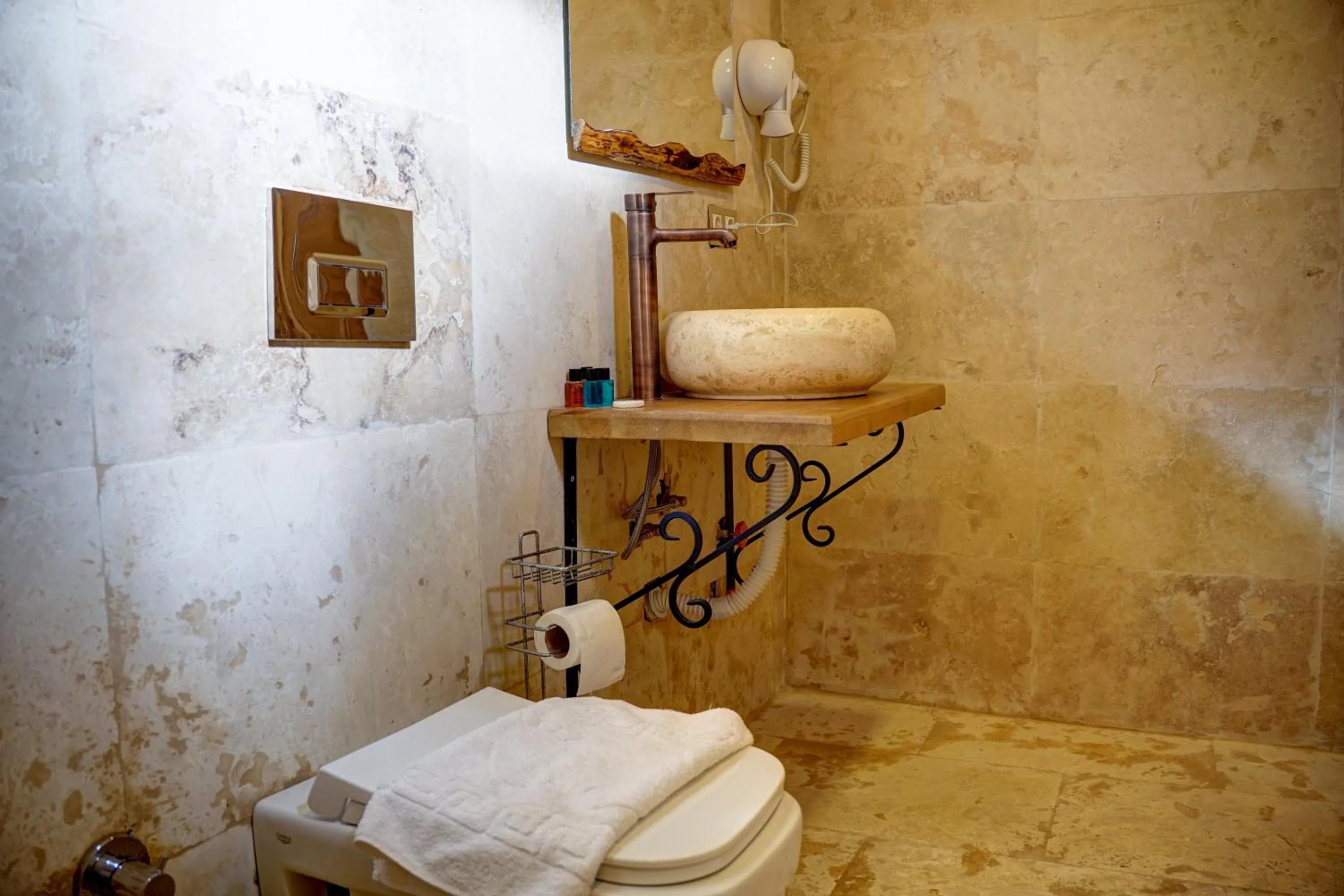 Shower in Ala Stone House
