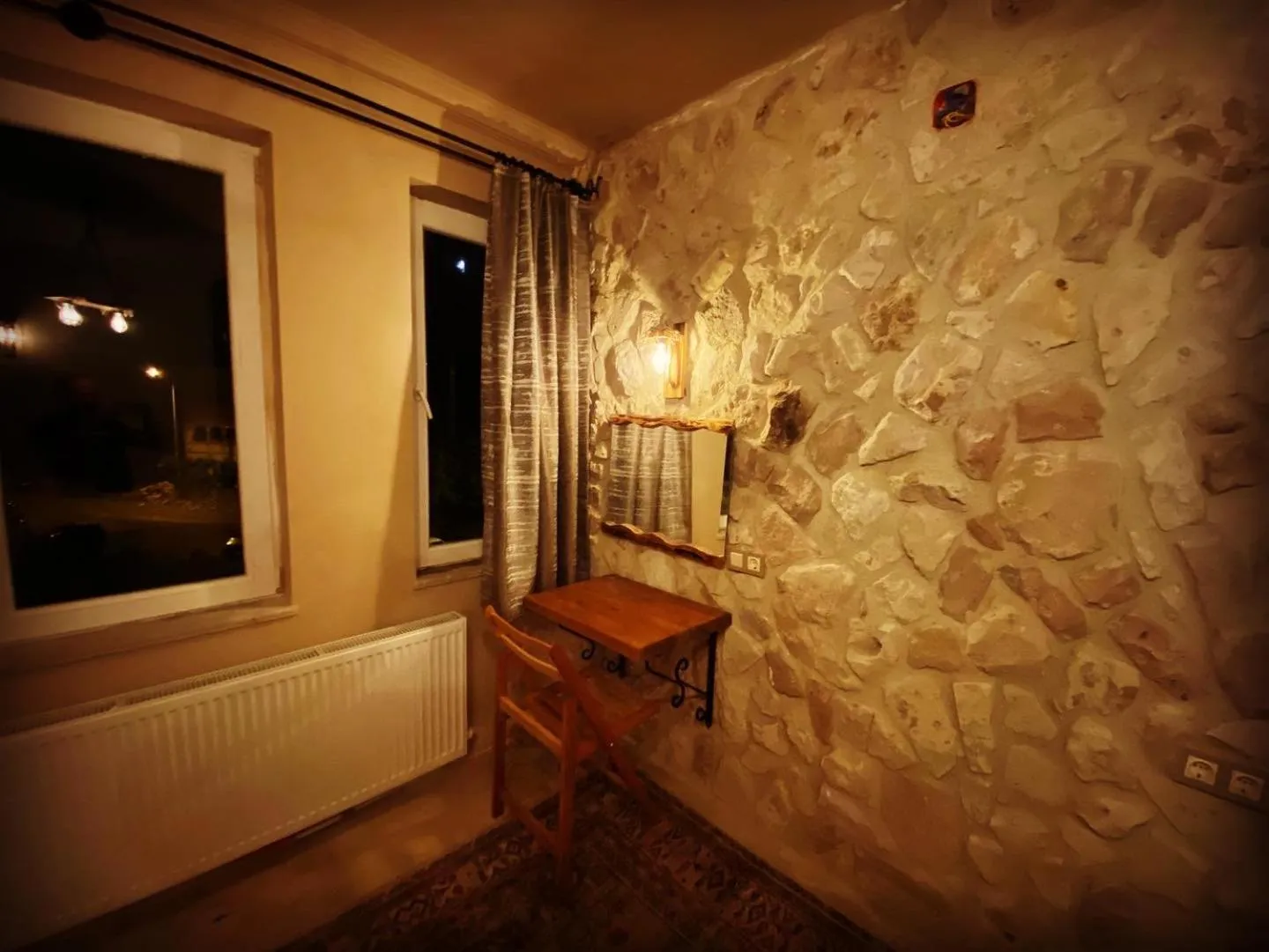 Photo of the whole room in Ala Stone House