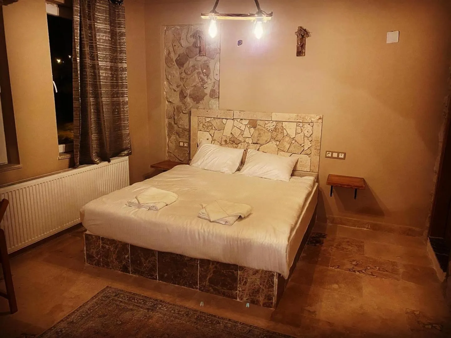 Photo of the whole room, Bed in Ala Stone House