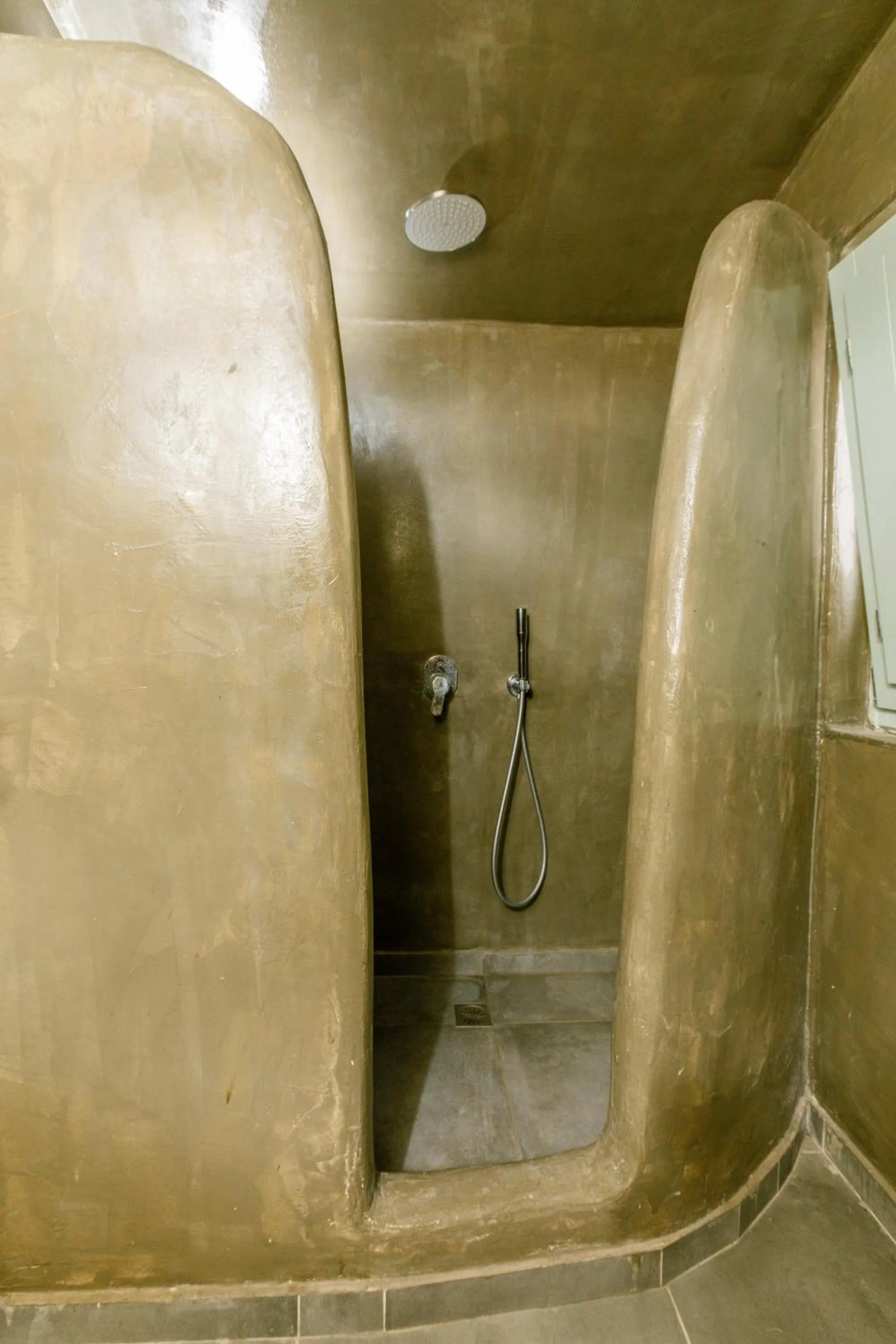 Bathroom in White Element