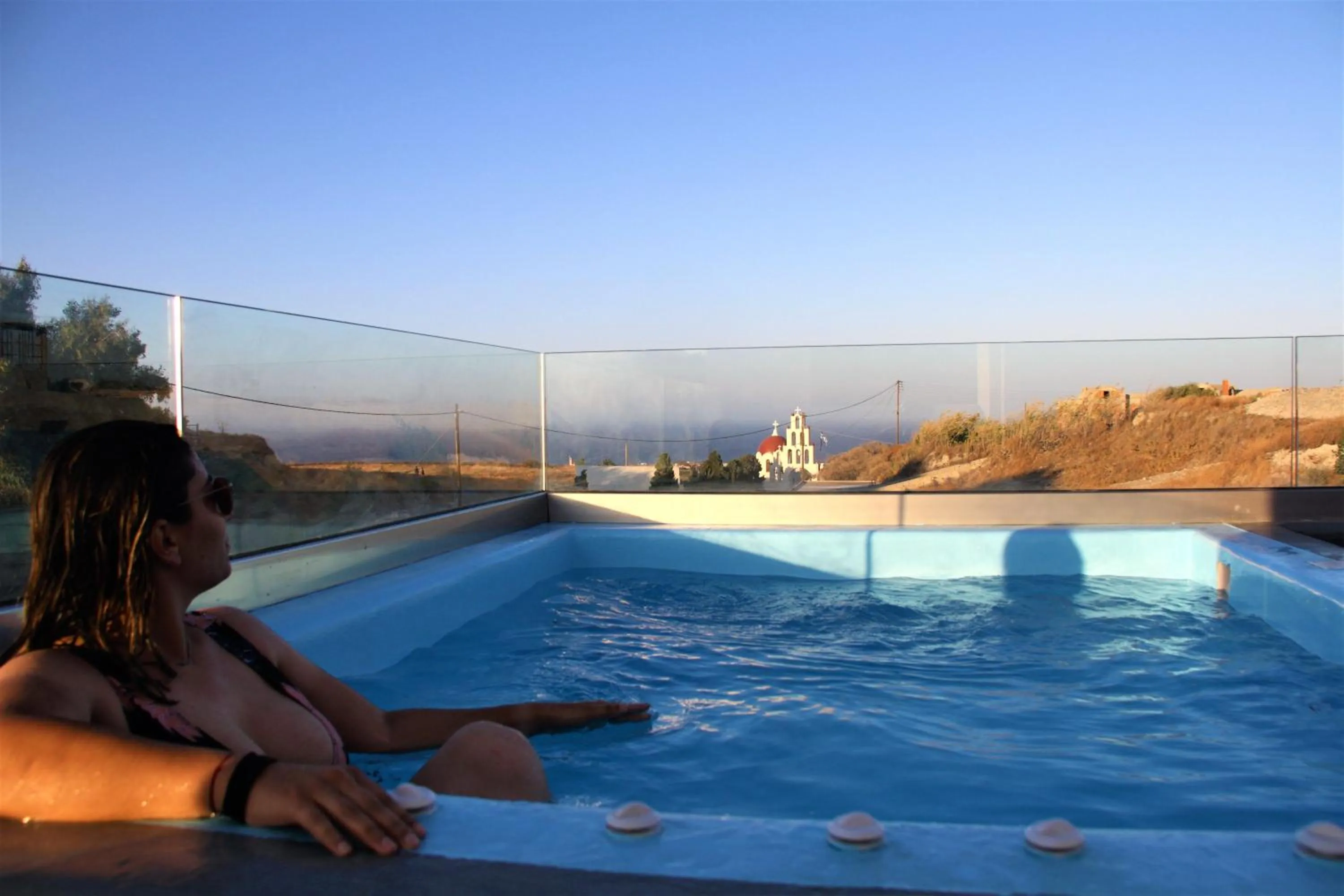 Swimming pool in White Element