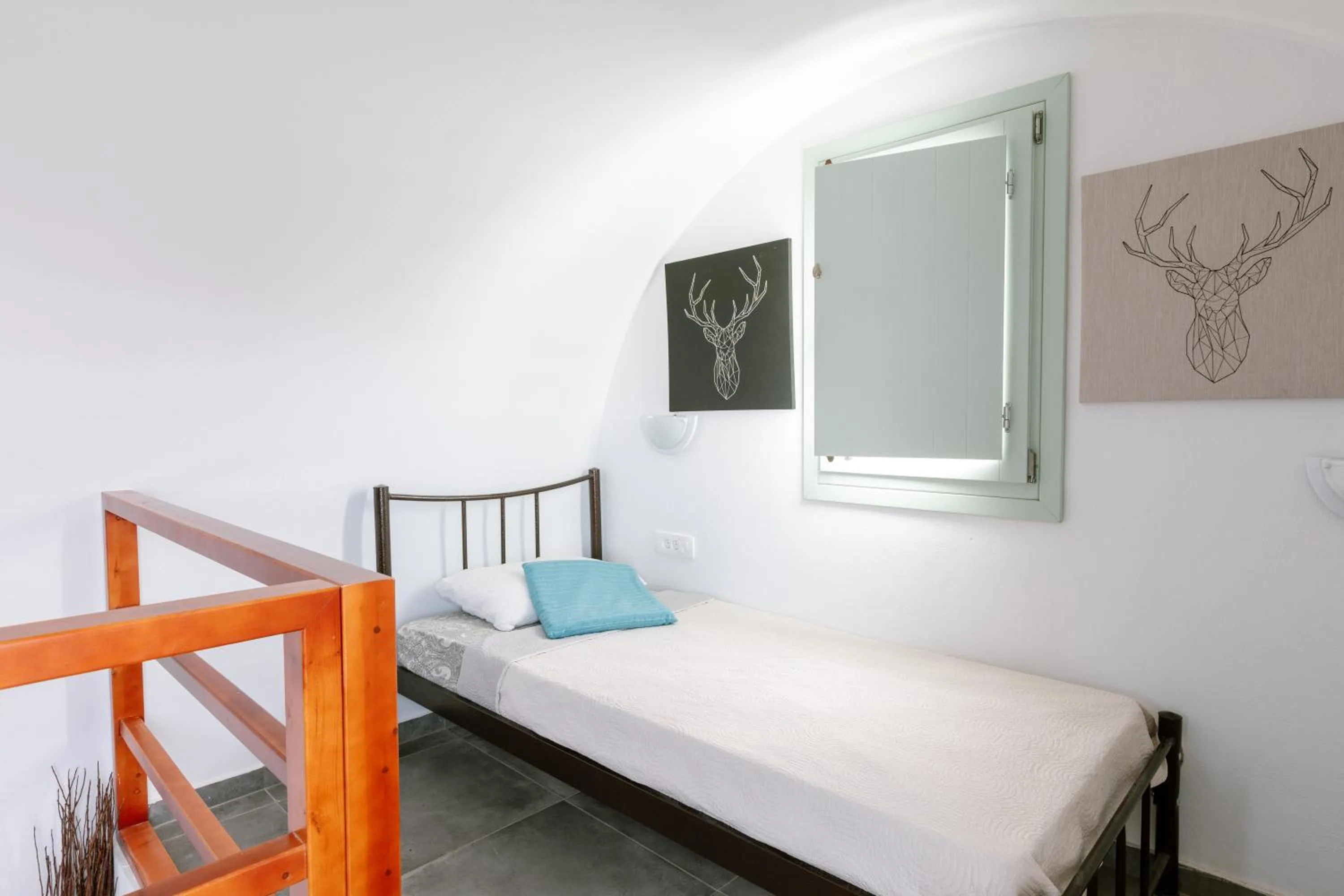 Bed in White Element