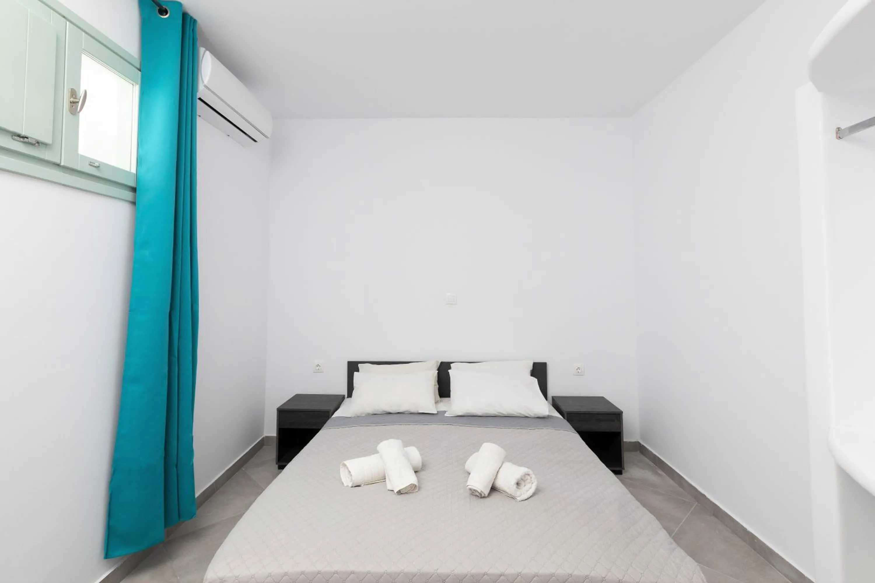 Bedroom, Bed in White Element