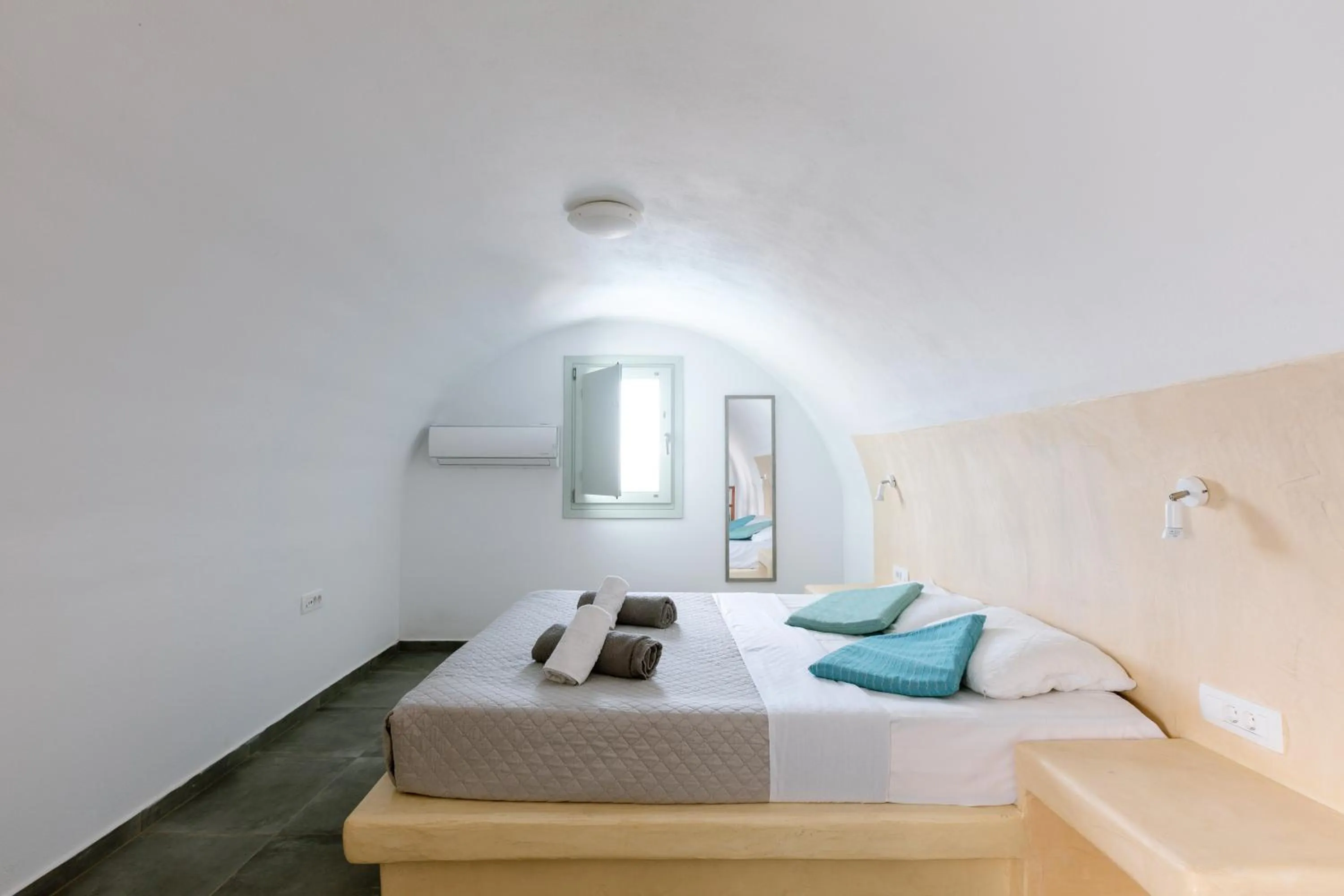 Bedroom, Bed in White Element