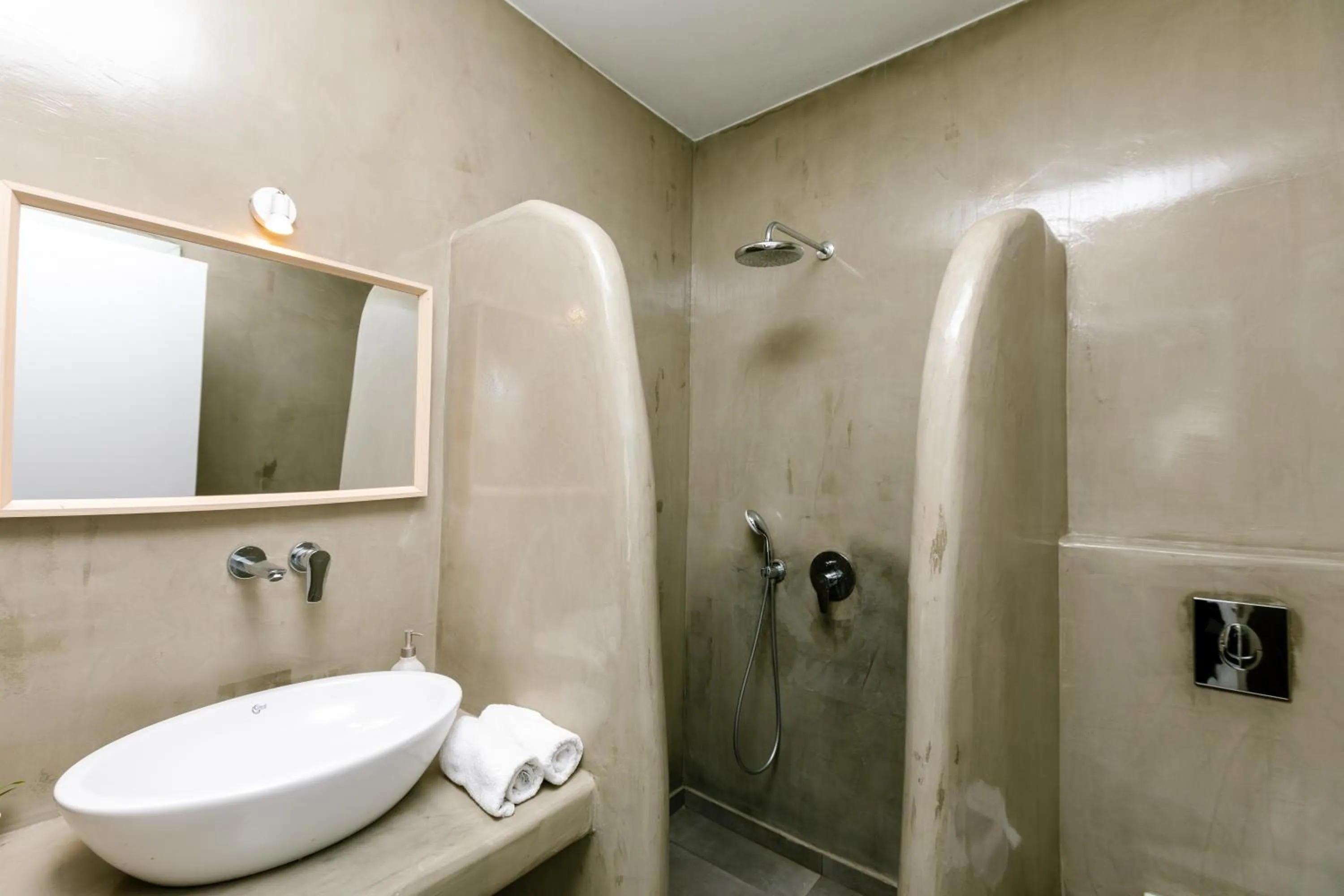 Bathroom in White Element