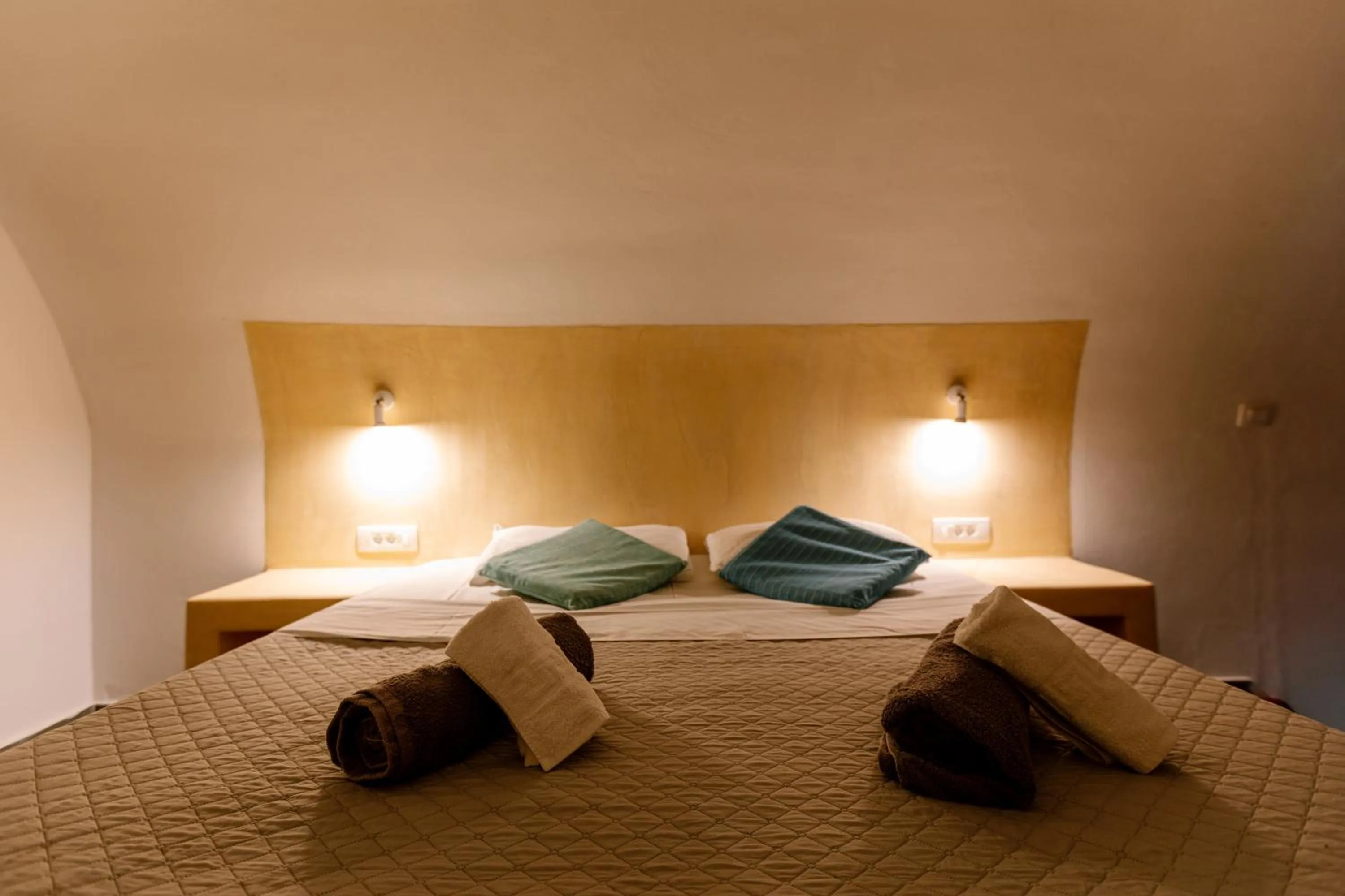 Bed in White Element