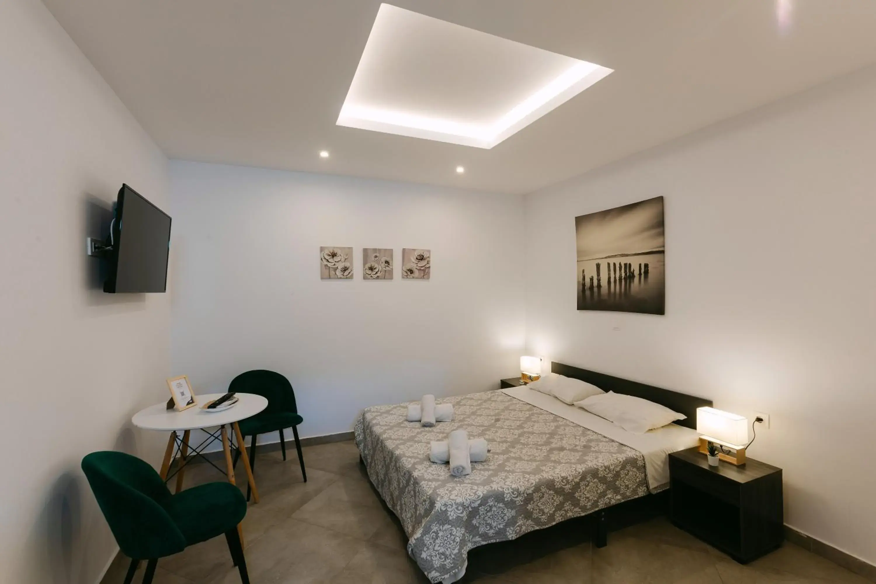Standard Double Room in White Element Standard Double Room in White Element