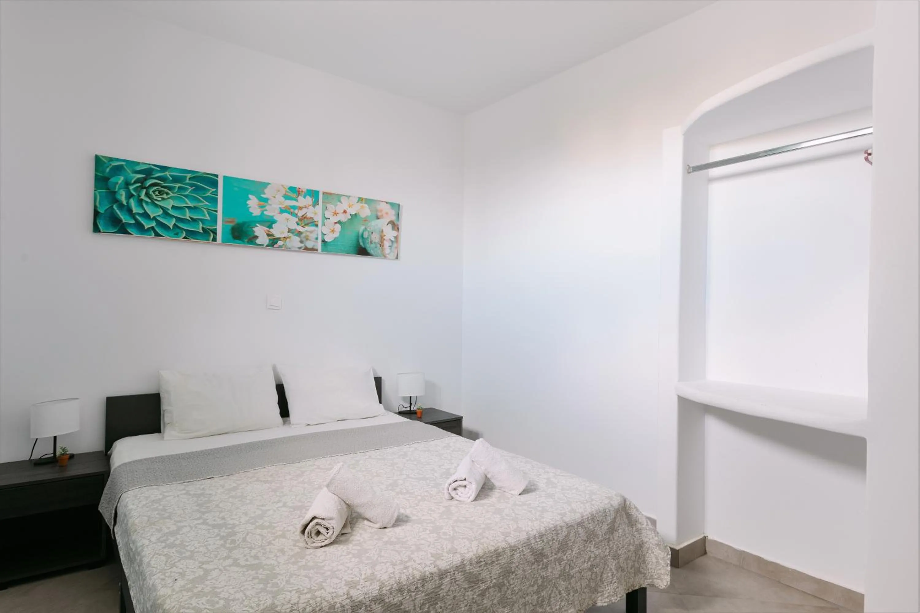 Bedroom, Bed in White Element