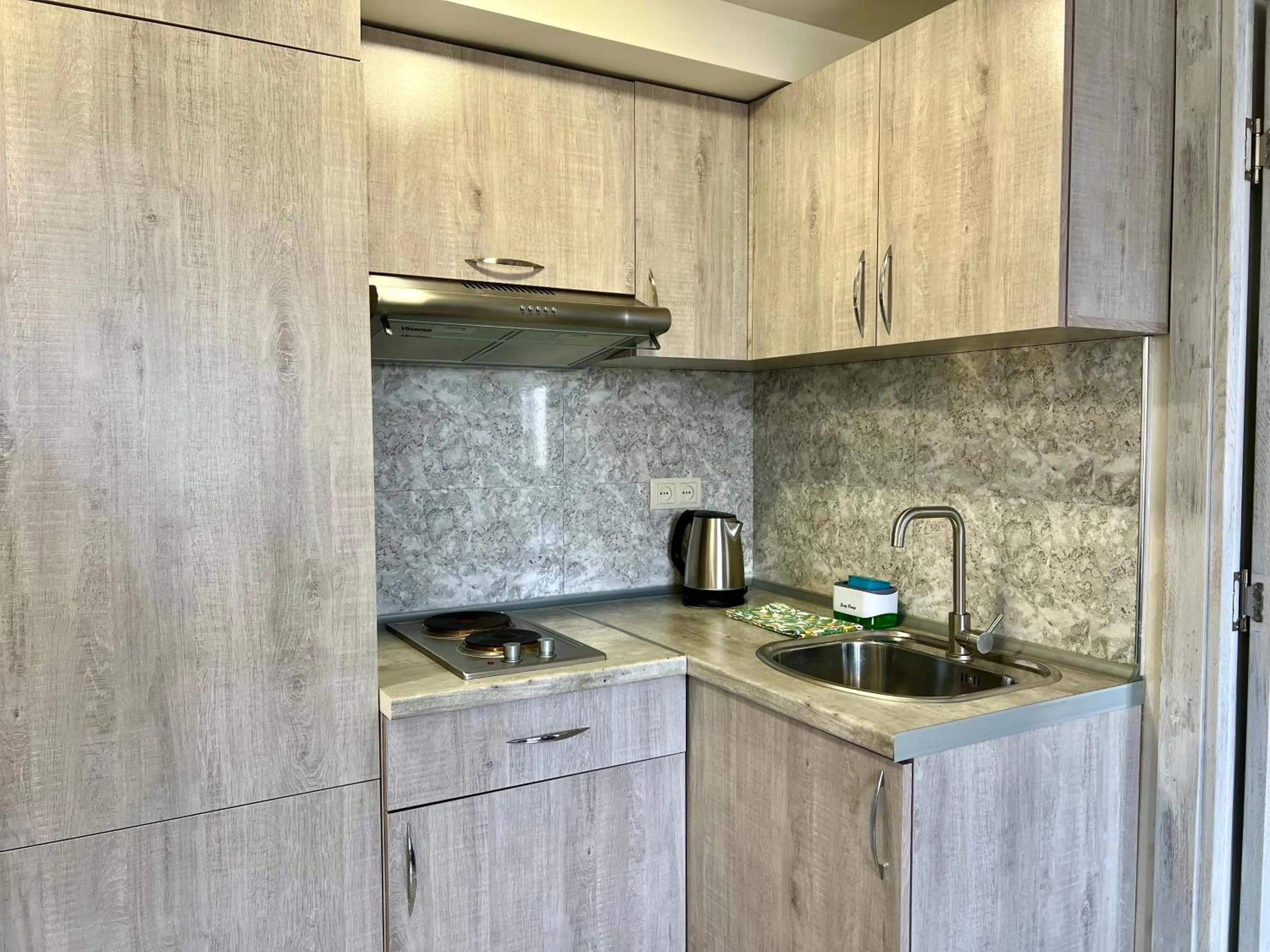 Kitchen or kitchenette in The Hill Guesthouse