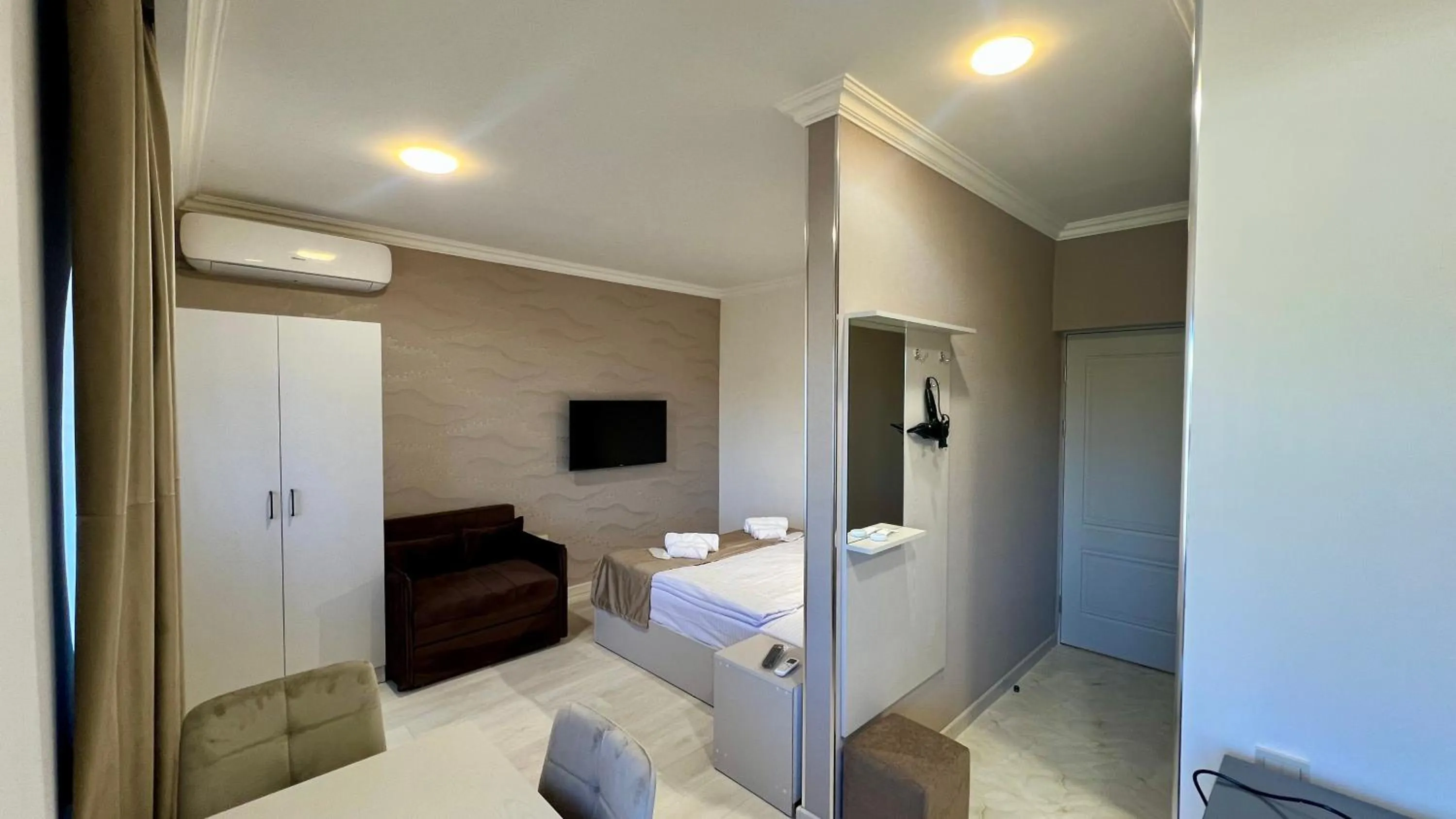 Seating area, Bed in The Hill Guesthouse