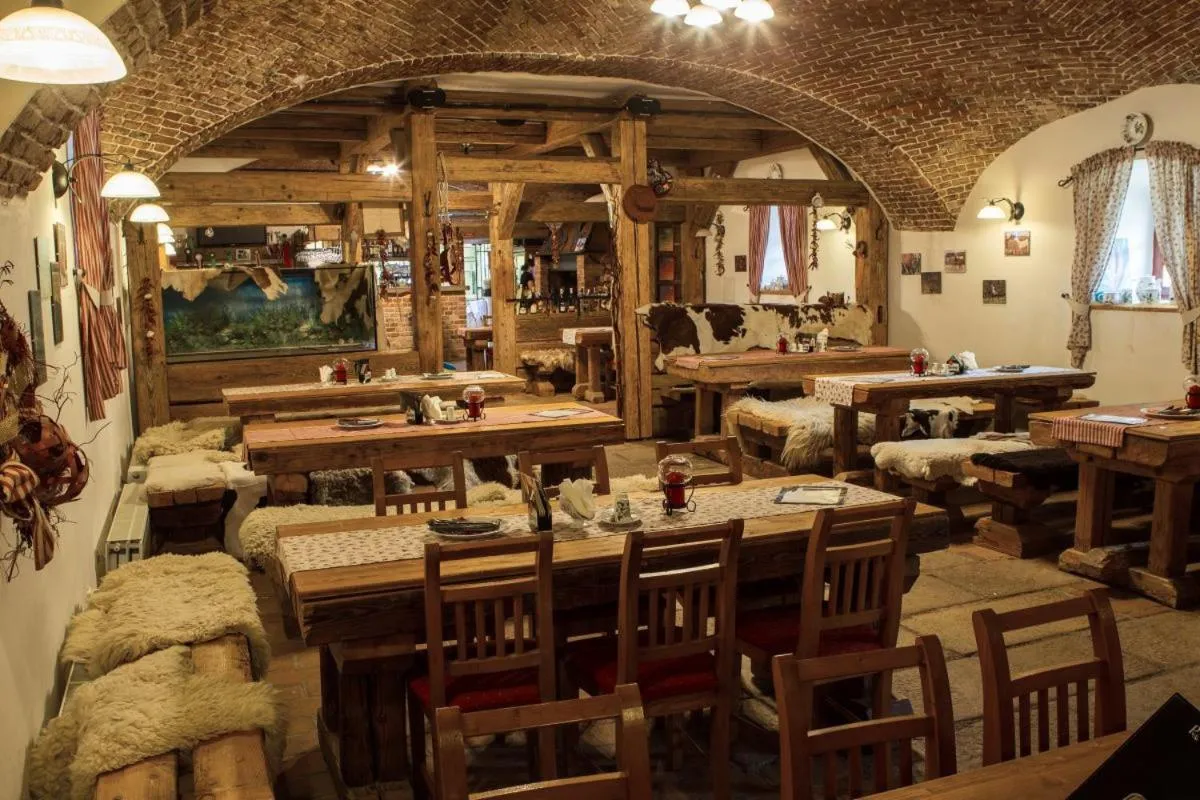 Restaurant/places to eat in Hotel Hospodářský dvůr Bohuslavice