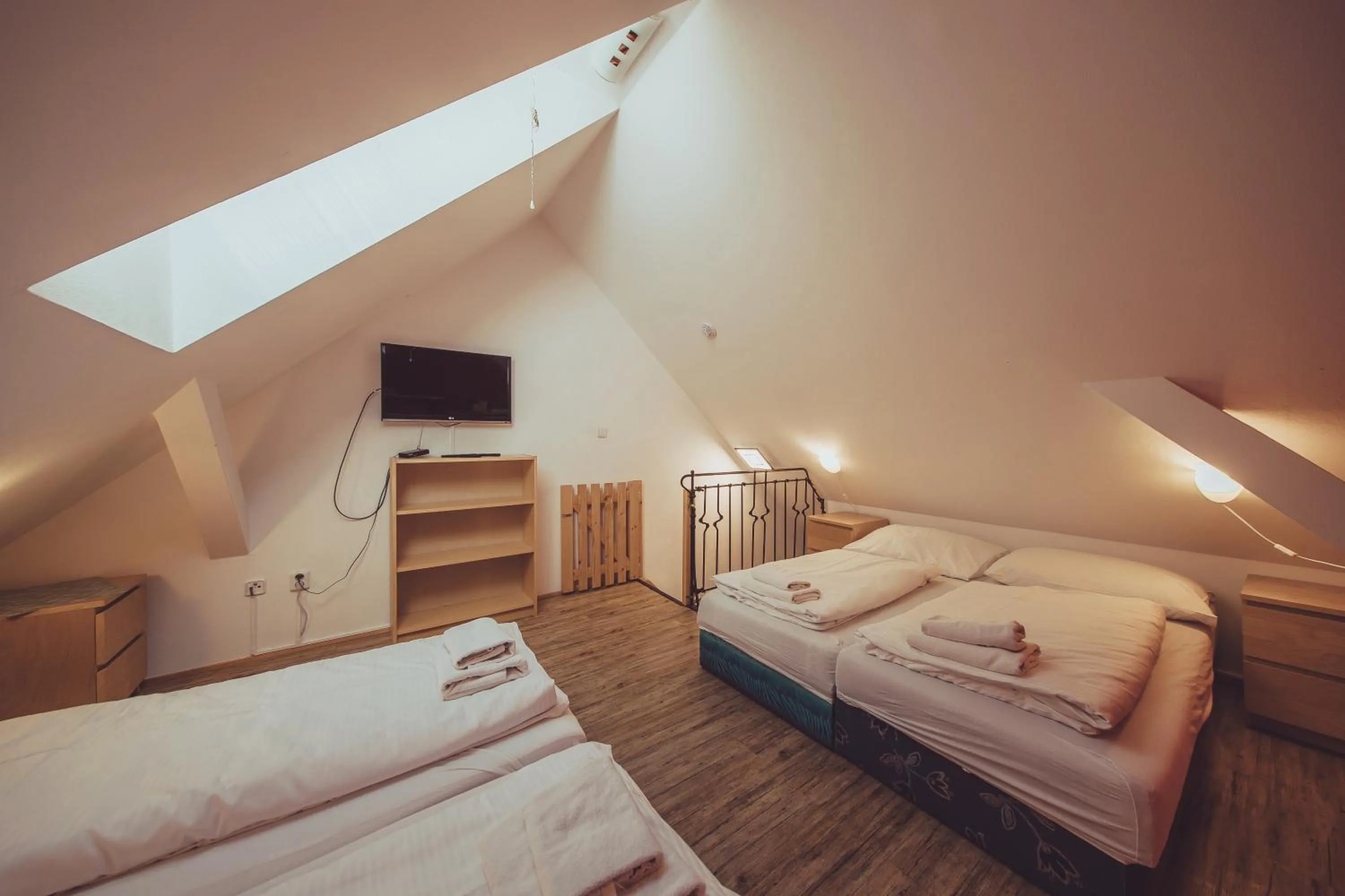 TV and multimedia, Bed in Hotel Hospodářský dvůr Bohuslavice