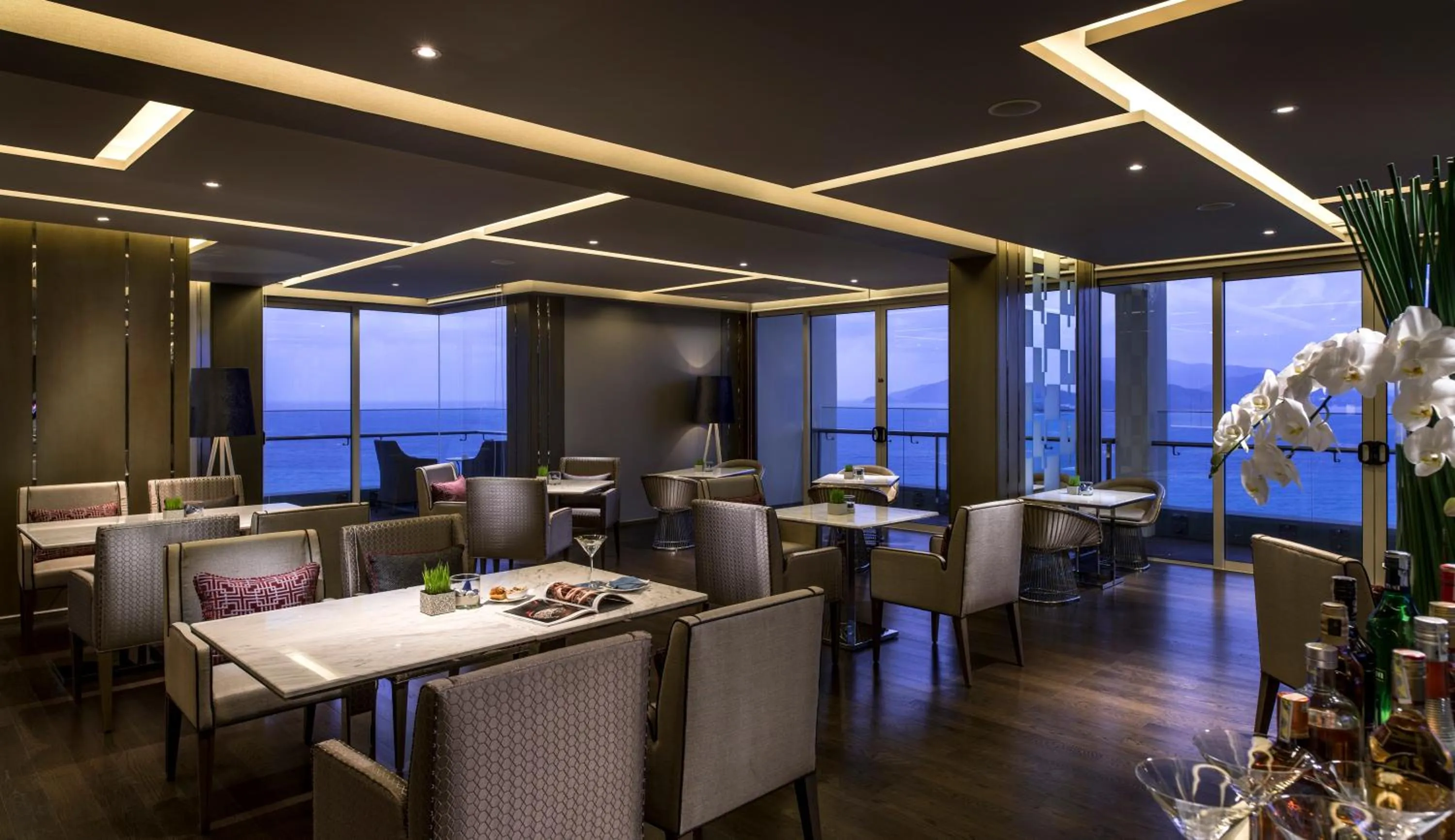 Lounge or bar in InterContinental Nha Trang by IHG