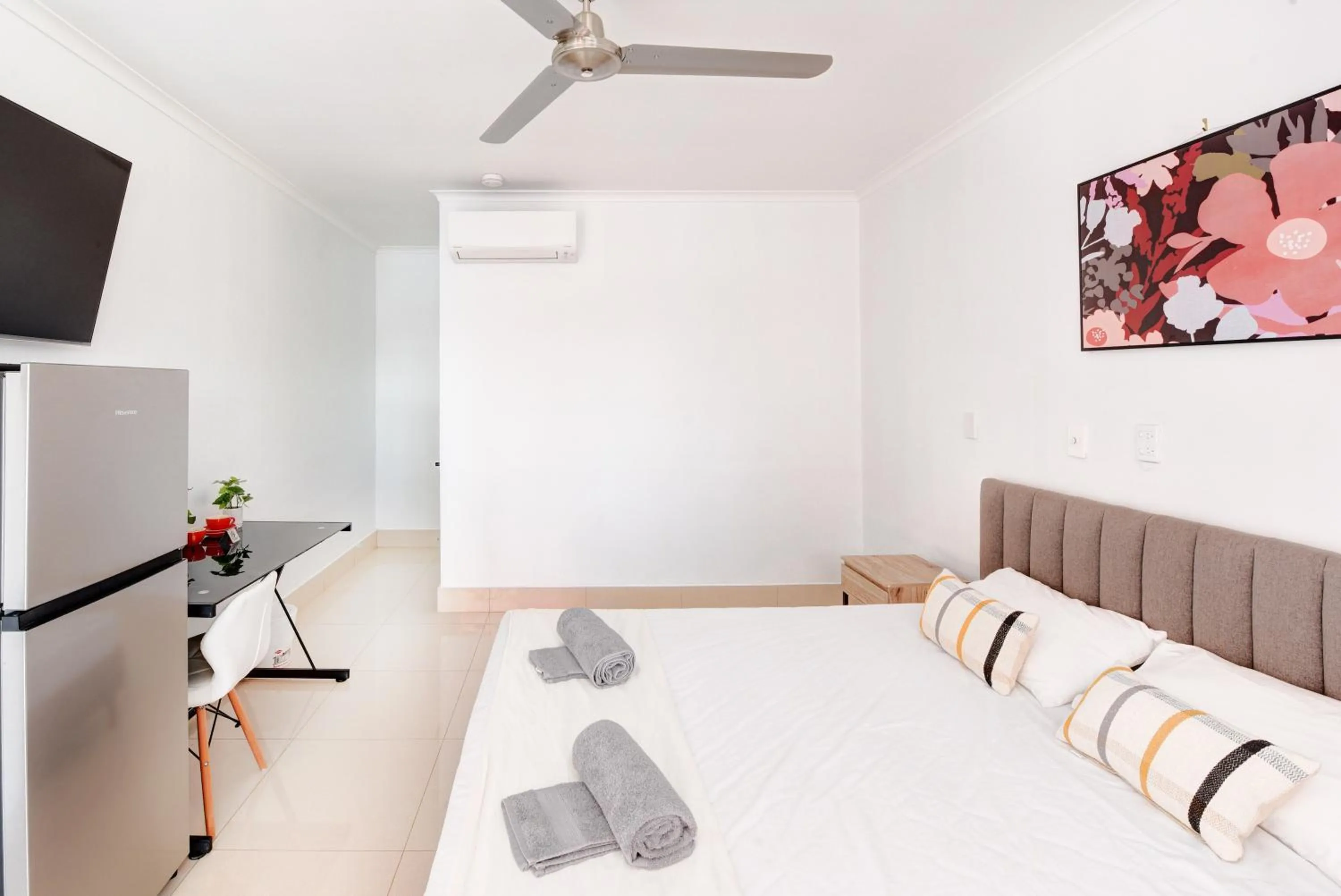 Photo of the whole room, Bed in K - Town Hotel