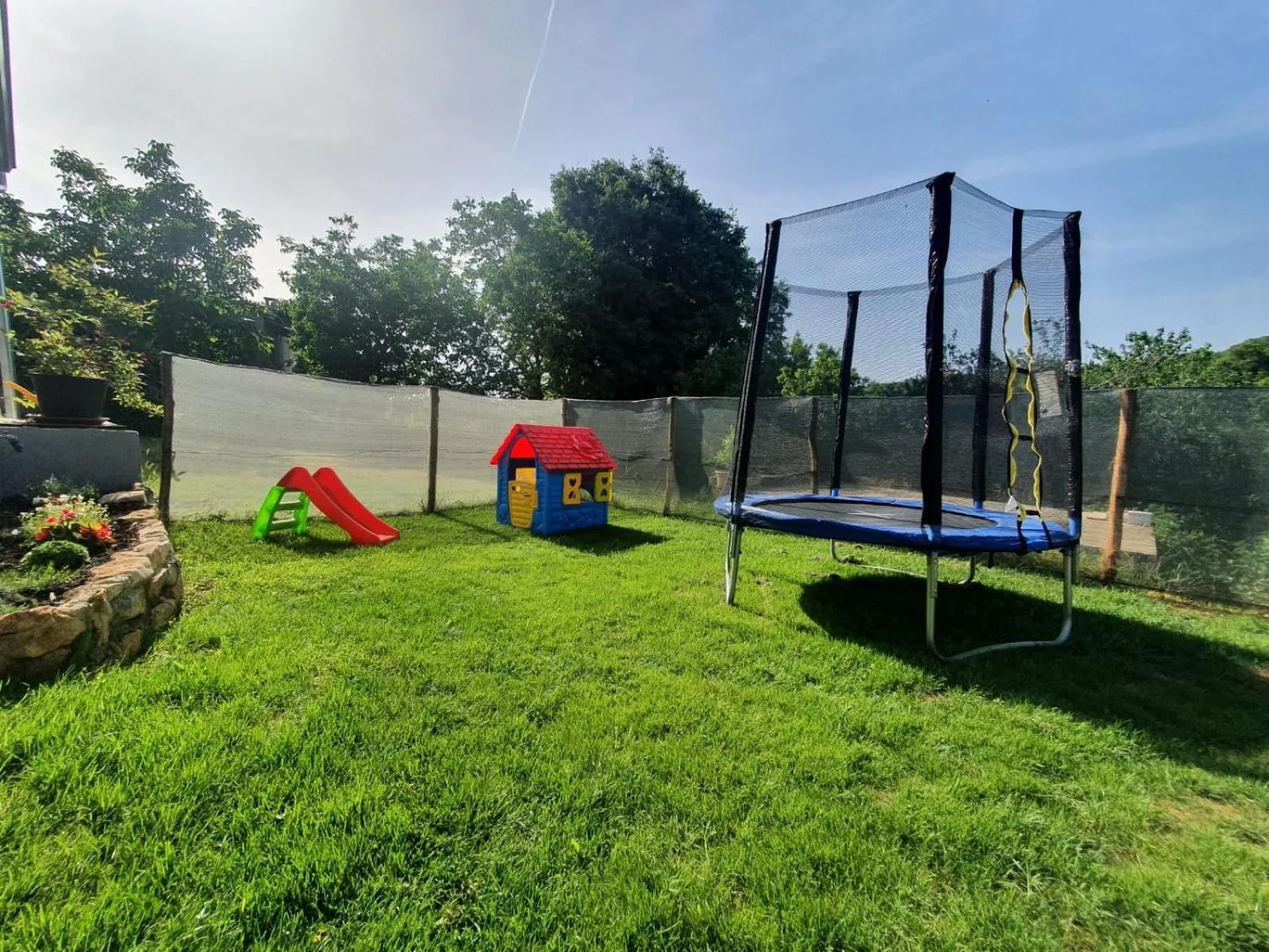 Garden in apartman Goga with pool and jacuzzi