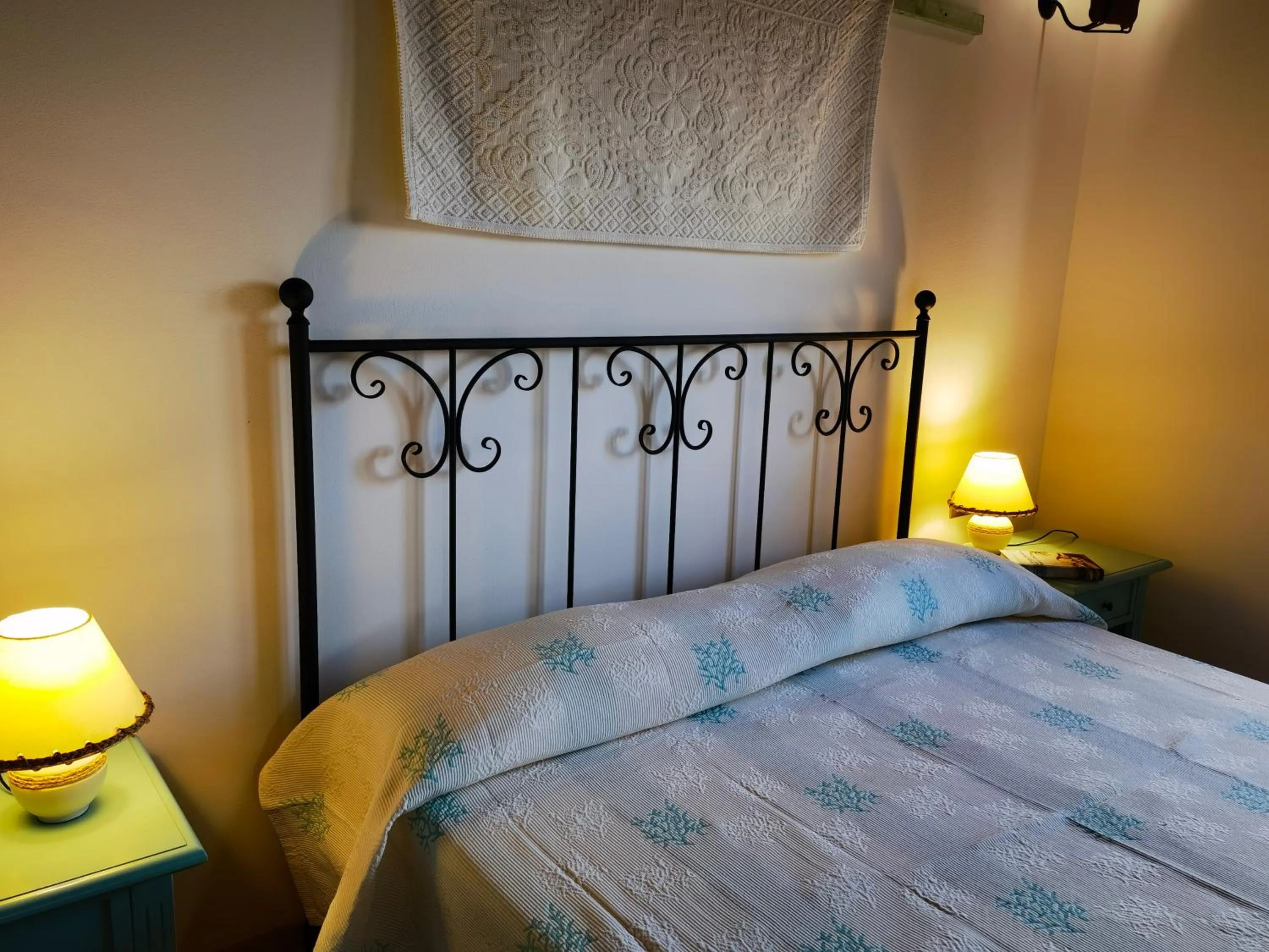 Bed in La Corte degli Ulivi - Albergo Rurale