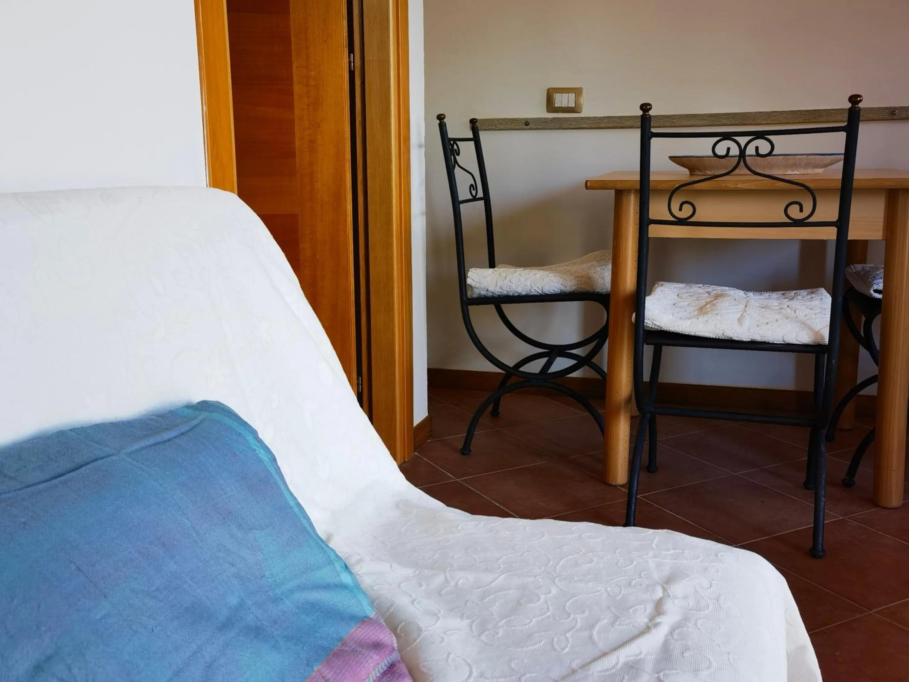 Living room, Bed in La Corte degli Ulivi - Albergo Rurale