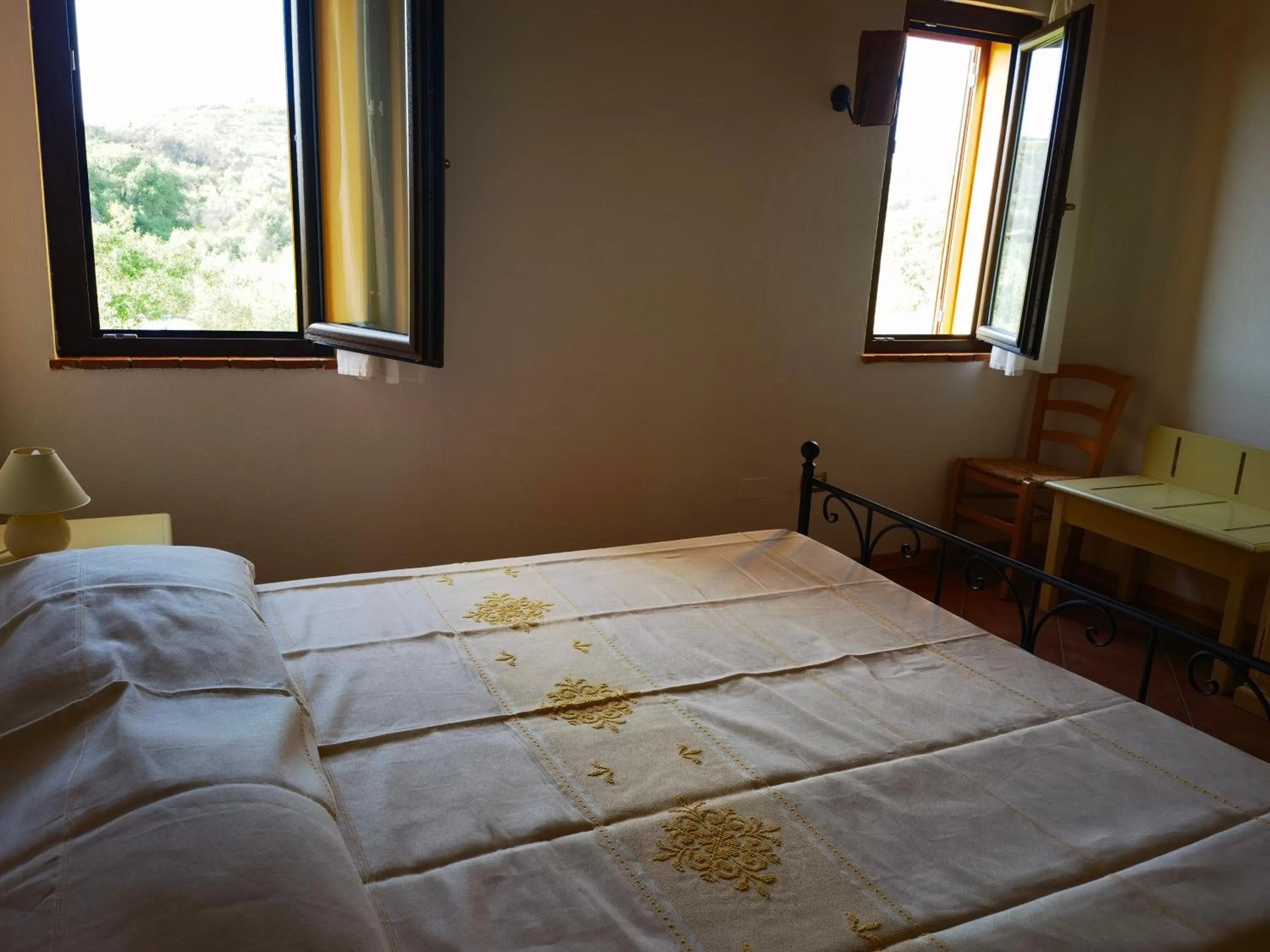 Bed in La Corte degli Ulivi - Albergo Rurale
