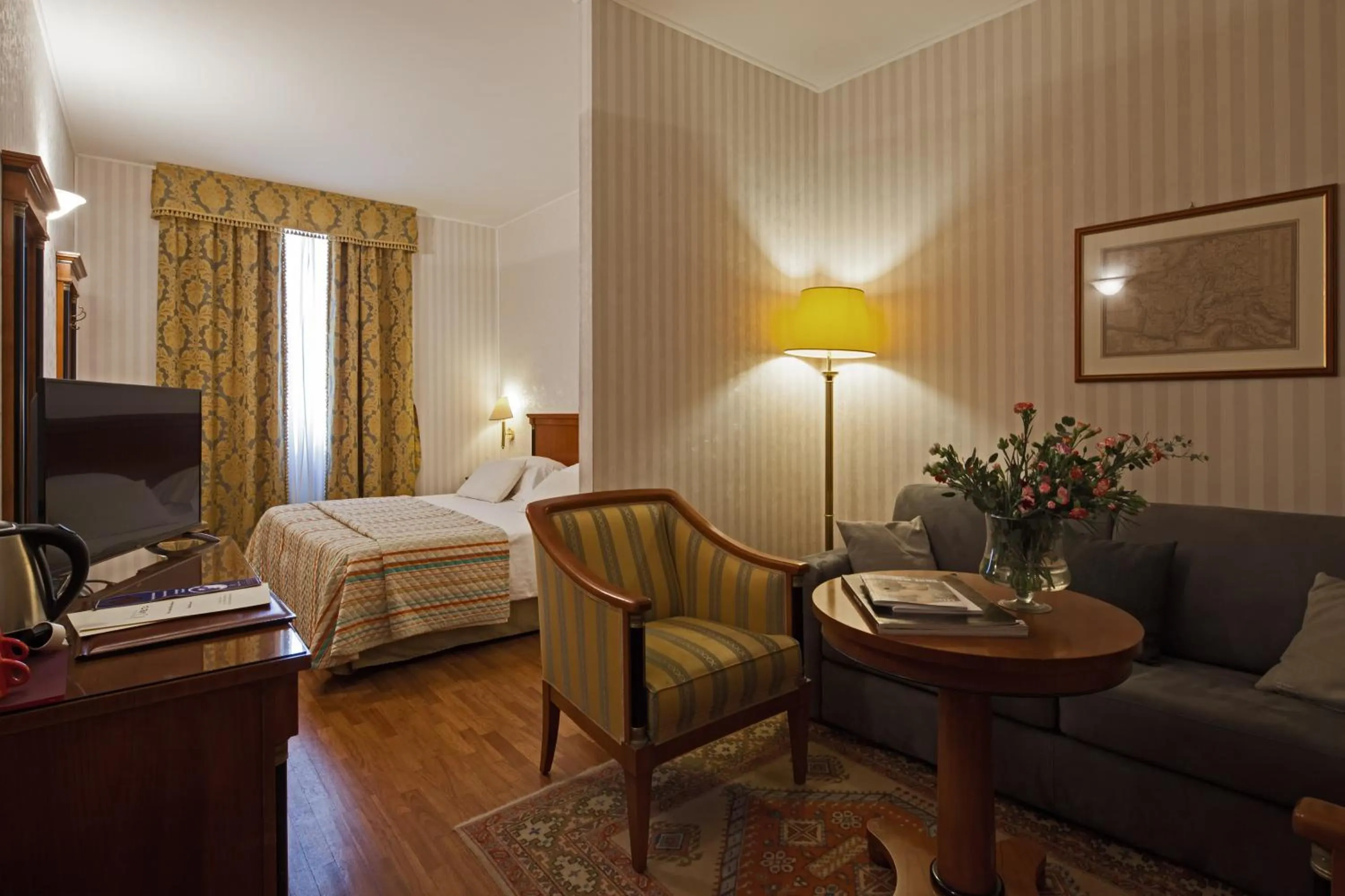 TV and multimedia, Bed in Hotel Palazzo Lovera