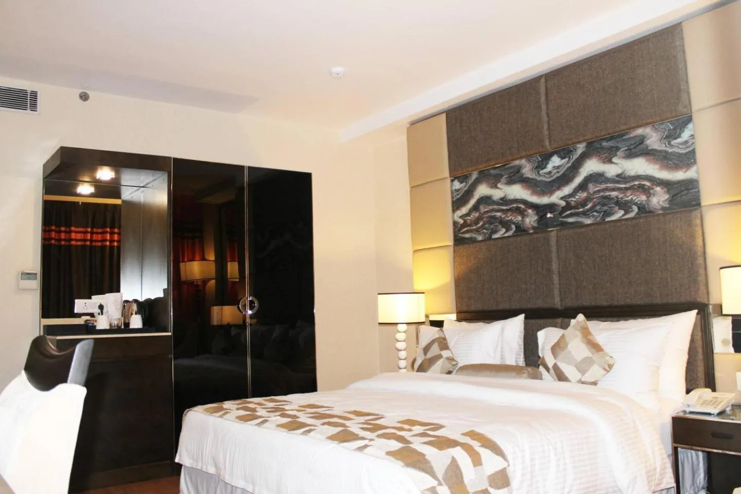 Bed in The Palm Spring a Boutique Hotel Naraina New Delhi