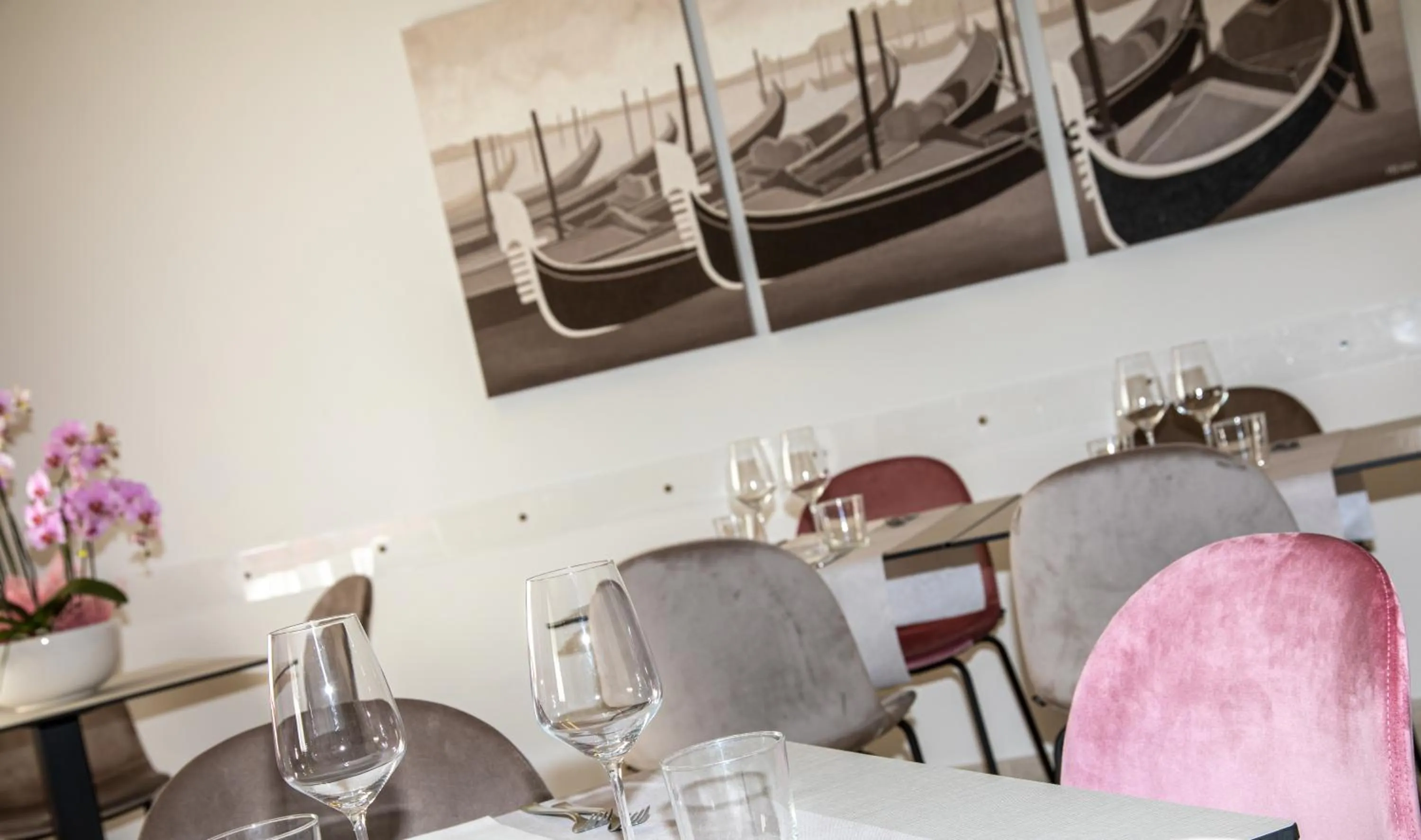 Restaurant/places to eat in Hotel Imperia