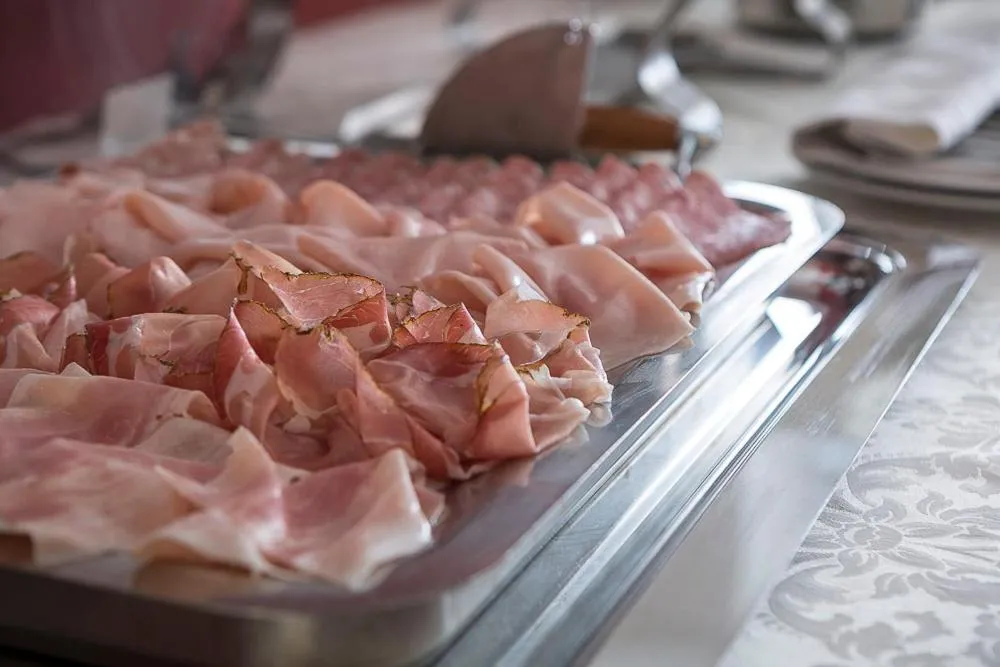 Restaurant/places to eat in Hotel Imperia