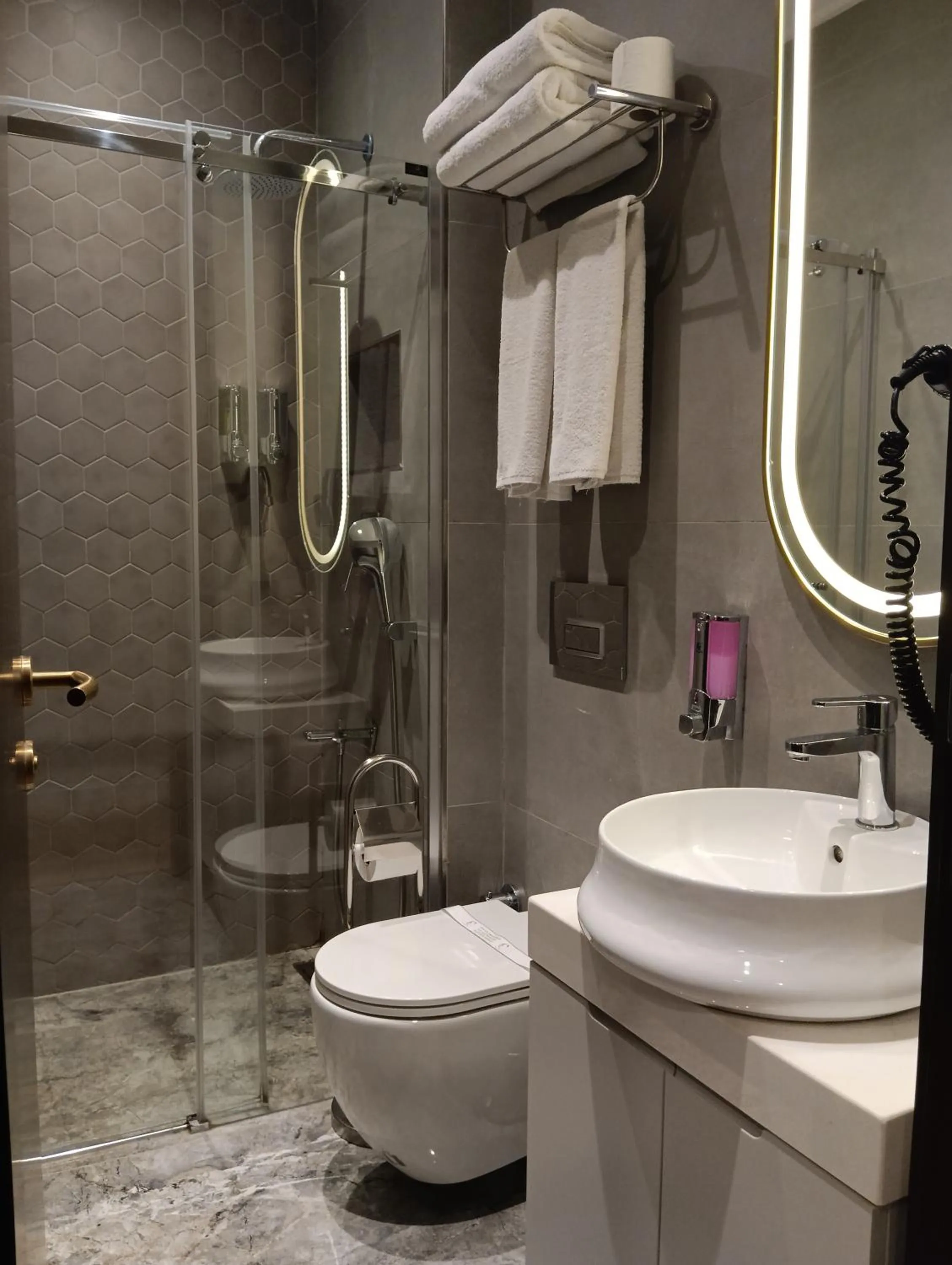 Shower in Costera Hotel