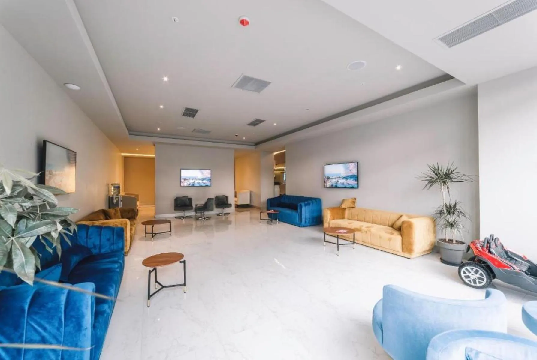 TV and multimedia in Orbi City Hotel With Sea View