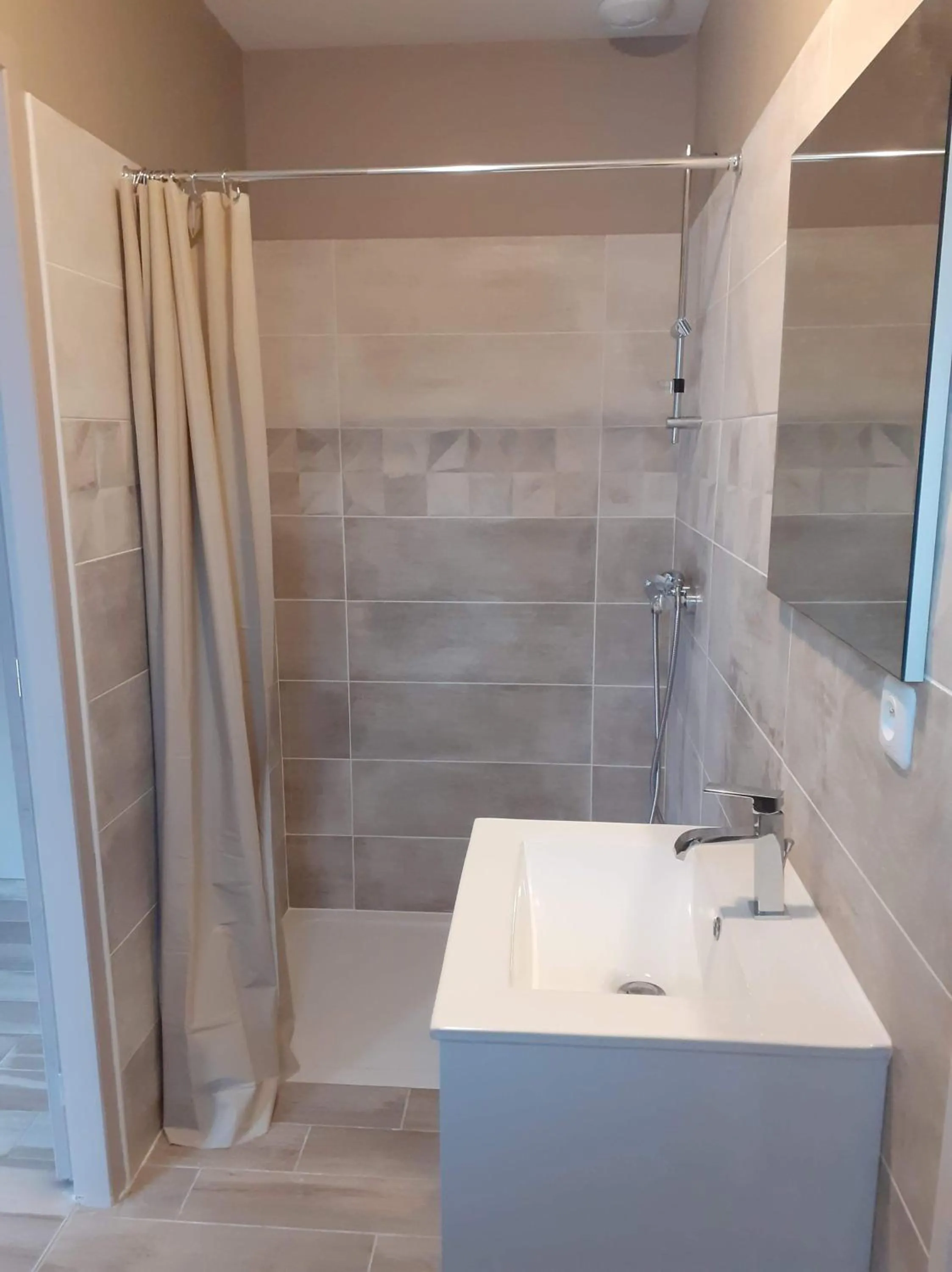 Single Room with Garden View - single occupancy in La Petite Salamandre