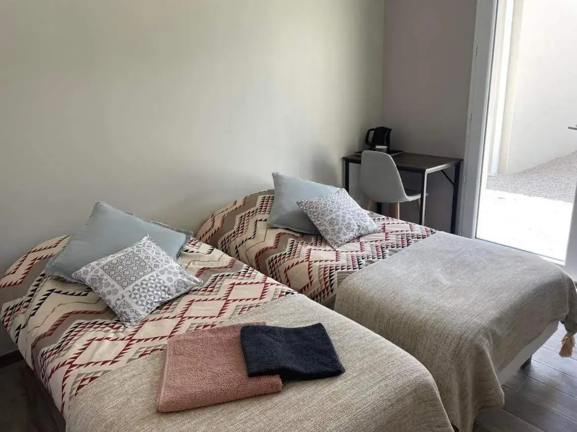 Twin Room with Bathroom - single occupancy in La Petite Salamandre Twin Room with Bathroom - single occupancy in La Petite Salamandre