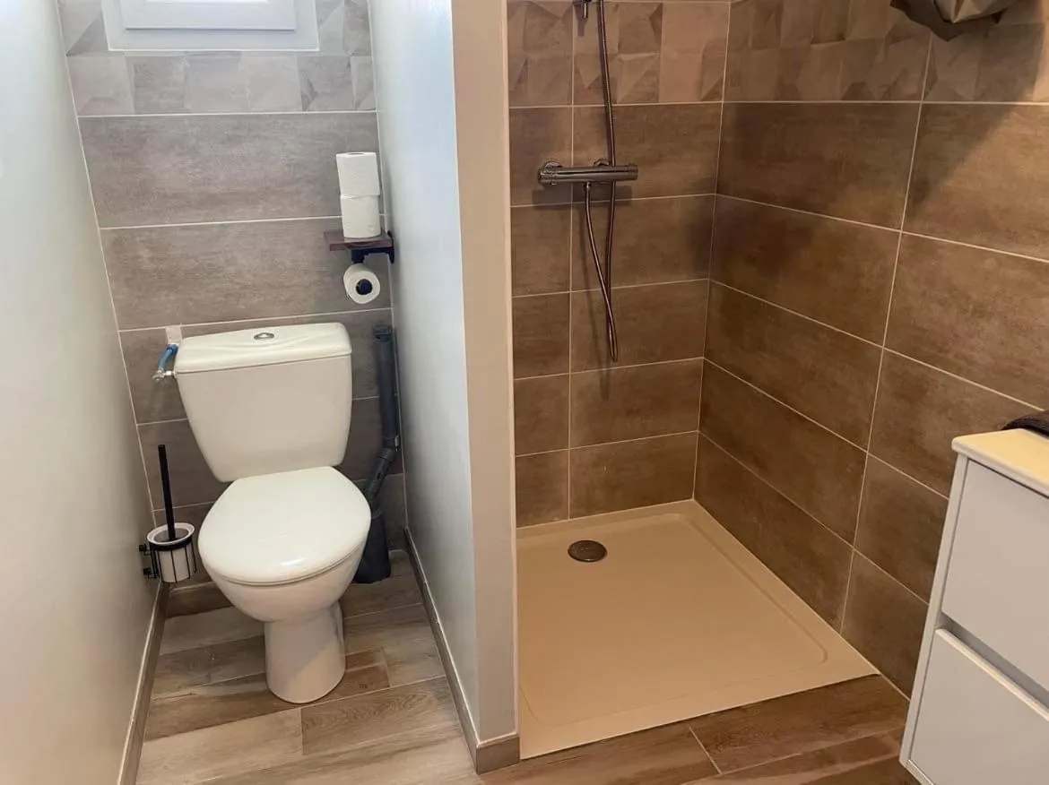 Twin Room with Bathroom - single occupancy in La Petite Salamandre
