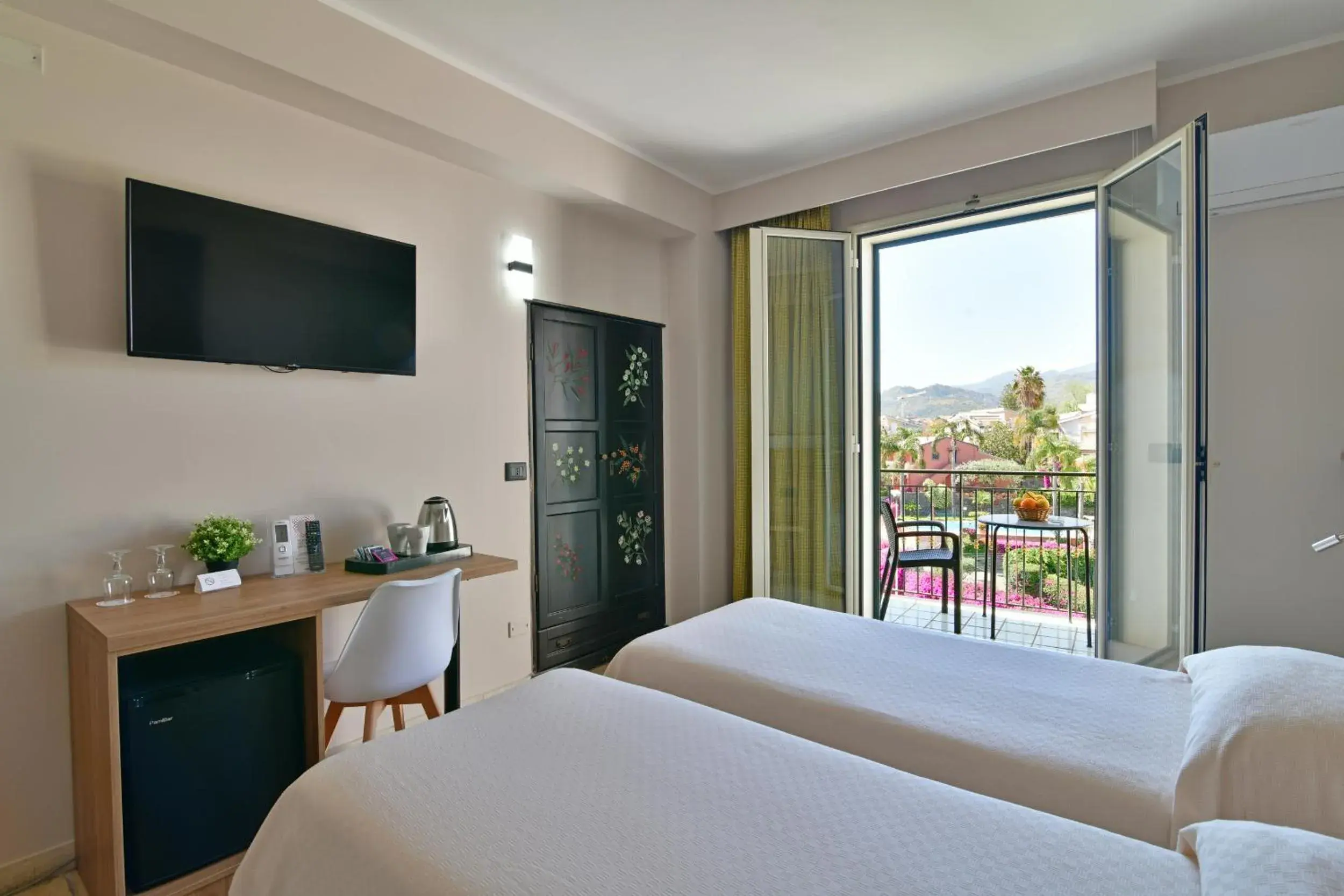 View (from property/room), Bed in Hotel & Apartments Villa Linda View (from property/room), Bed in Hotel & Apartments Villa Linda